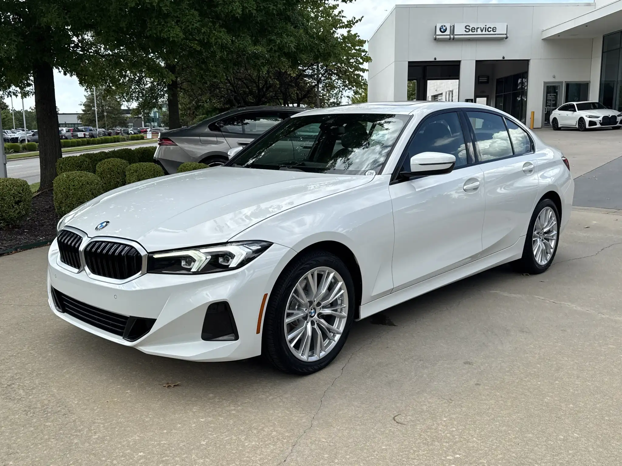 2023 BMW 3 Series 330i xDrive Sedan's photo
