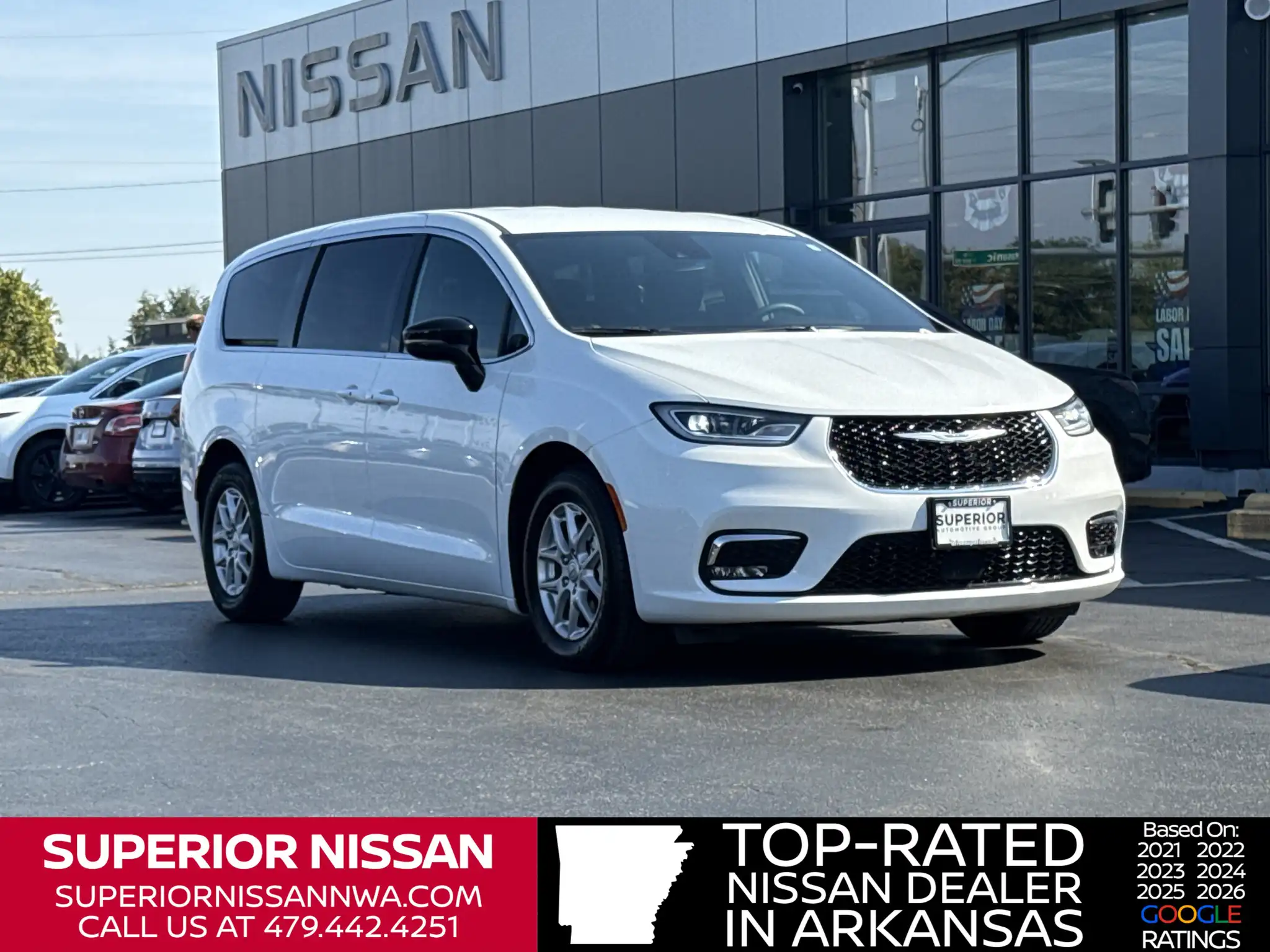 2025 Chrysler Pacifica Select's photo