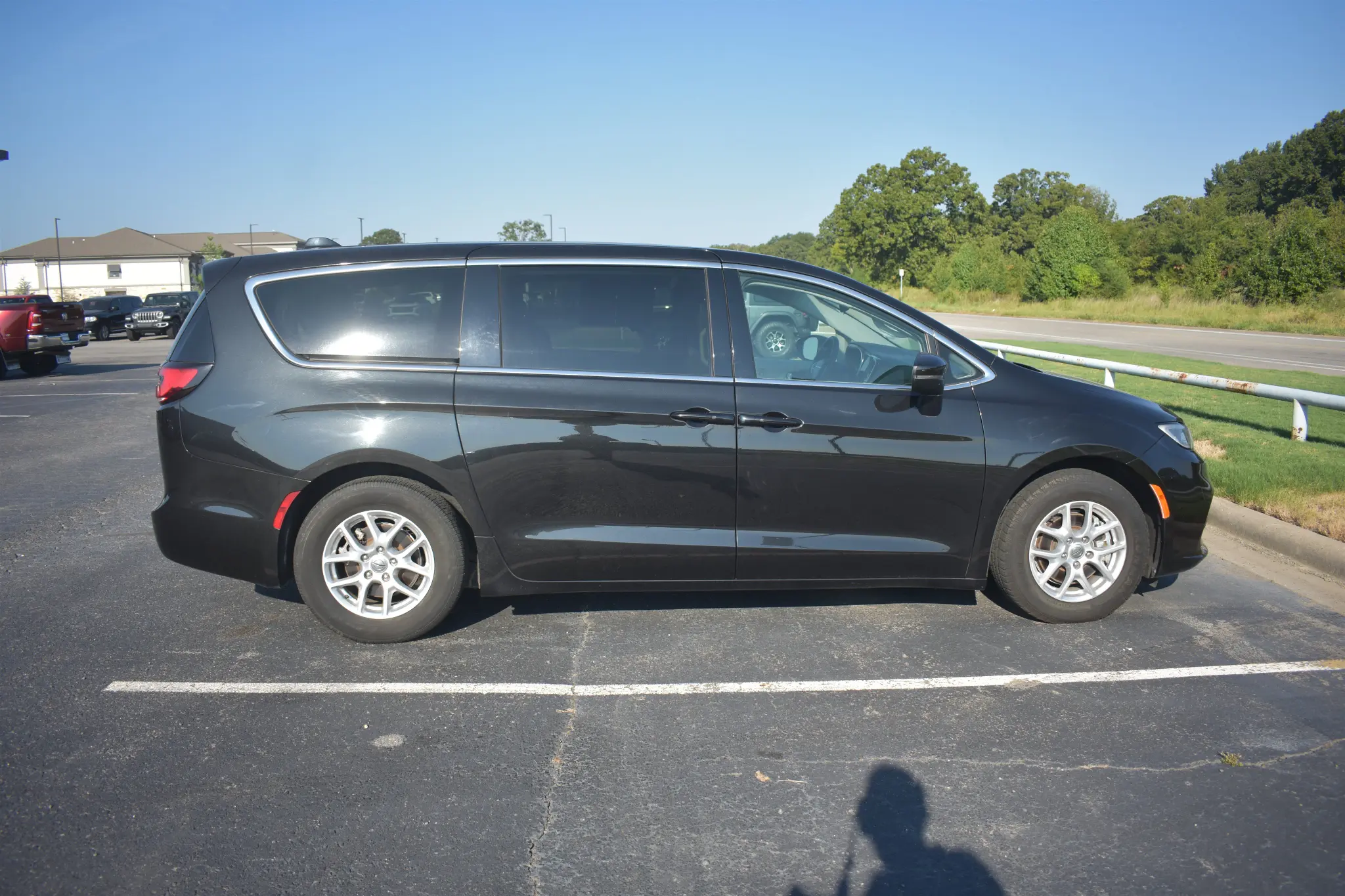 2023 Chrysler Pacifica Touring L photo 4