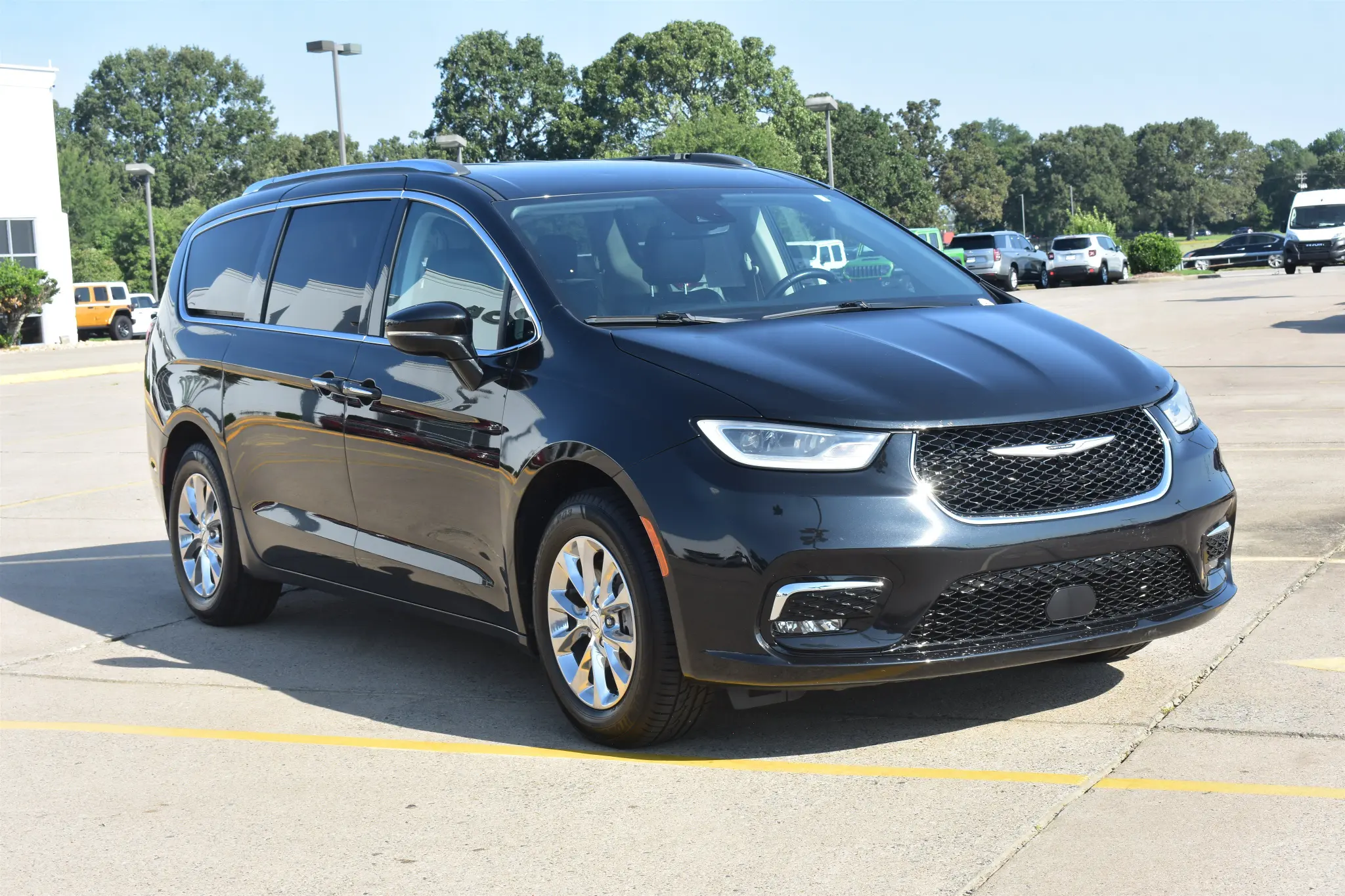 2021 Chrysler Pacifica Touring L photo 3