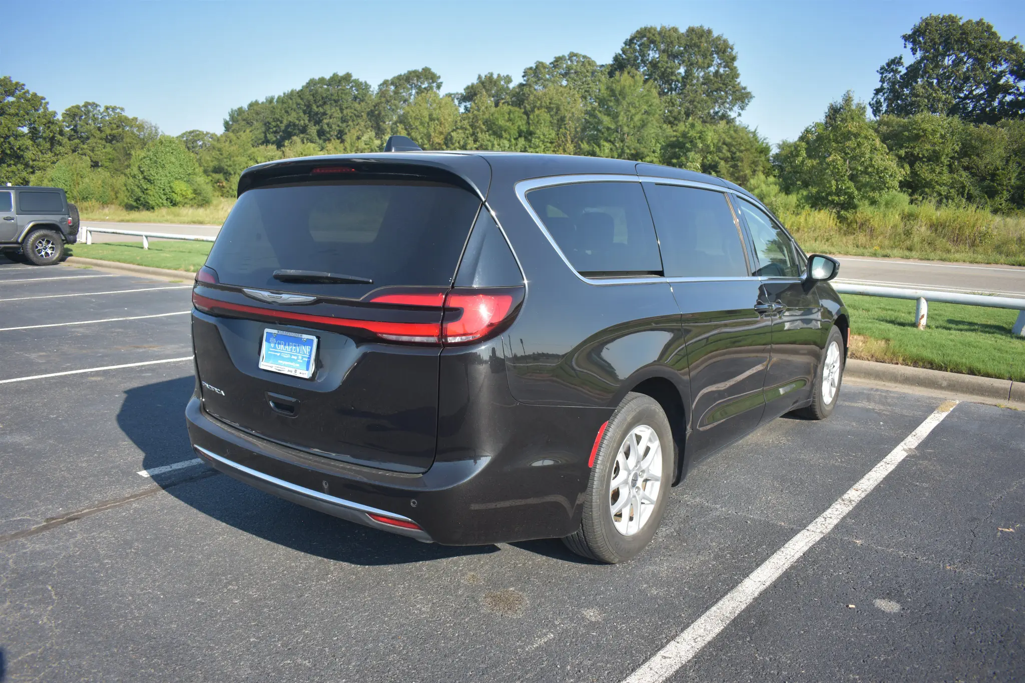 2023 Chrysler Pacifica Touring L photo 5