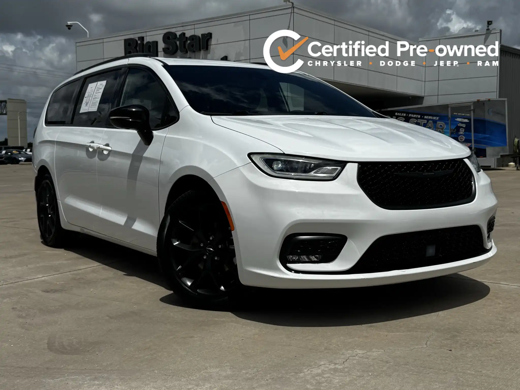 2025 Chrysler Pacifica Limited's photo