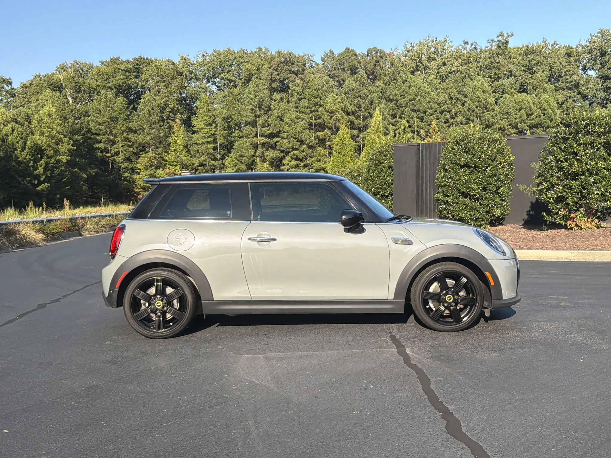 2023 MINI Hardtop Cooper SE photo 5