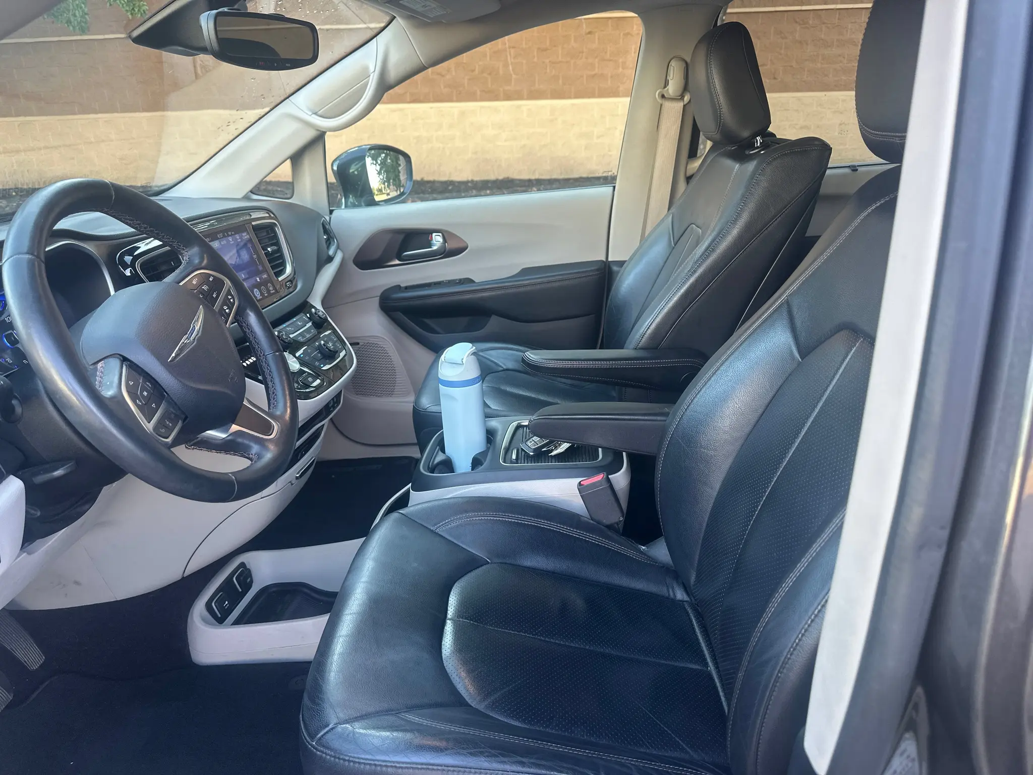 2017 Chrysler Pacifica Touring L Plus photo 4