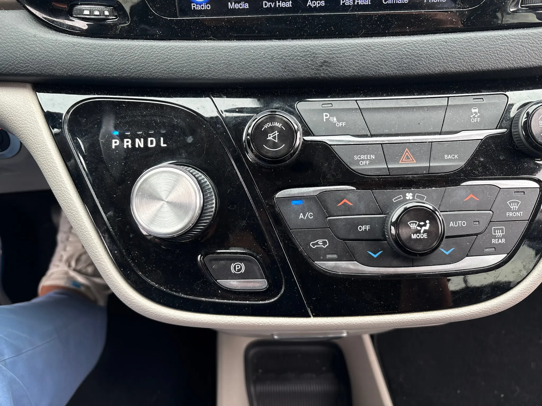 2017 Chrysler Pacifica Touring L photo 4