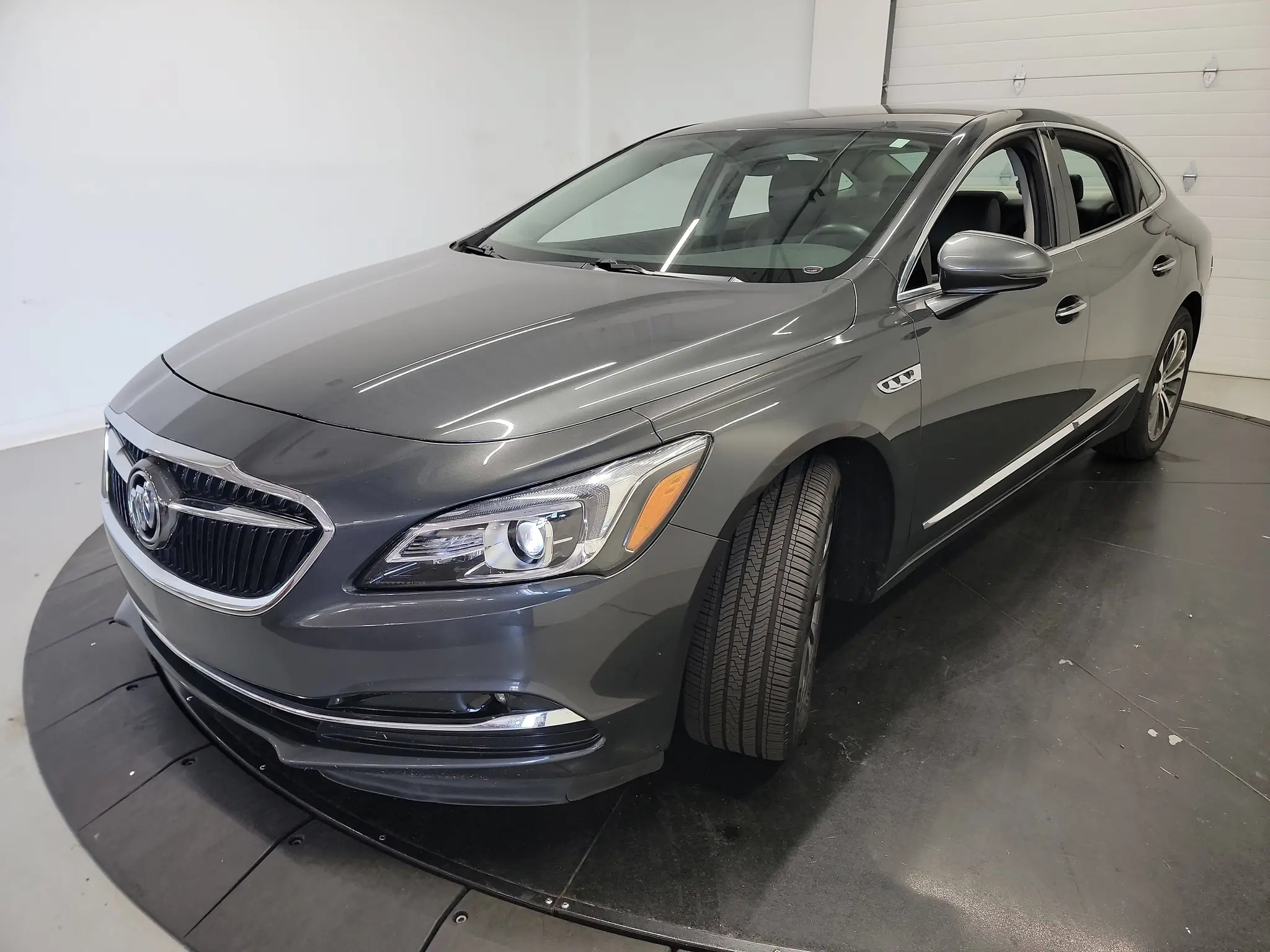 2017 Buick LaCrosse Essence photo 3