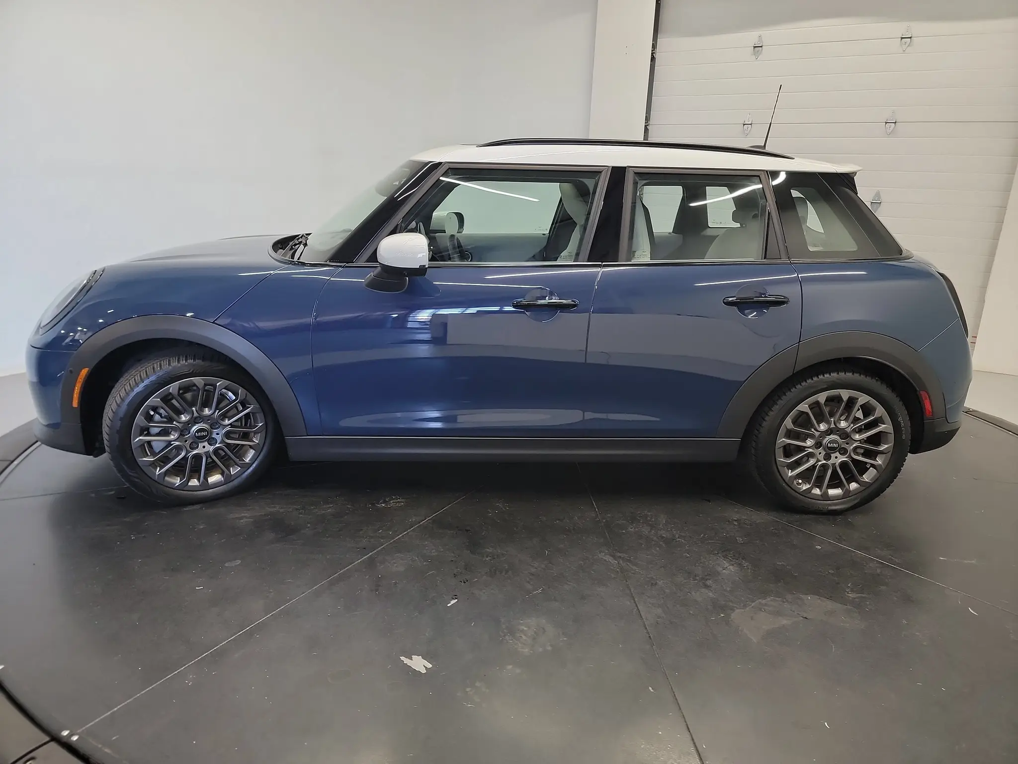 2025 MINI Hardtop Cooper S photo 4