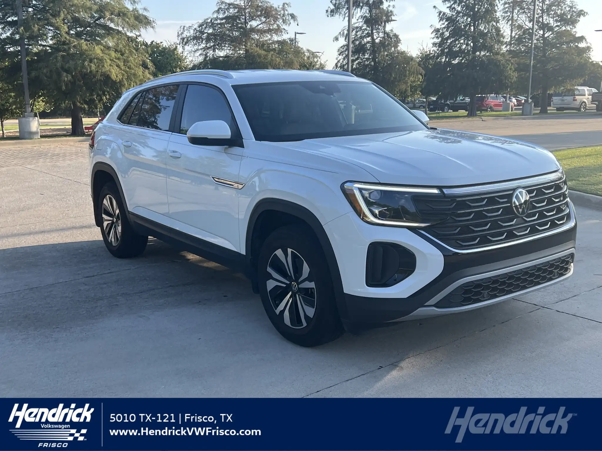2024 Volkswagen Atlas Cross Sport 2.0T SE's photo