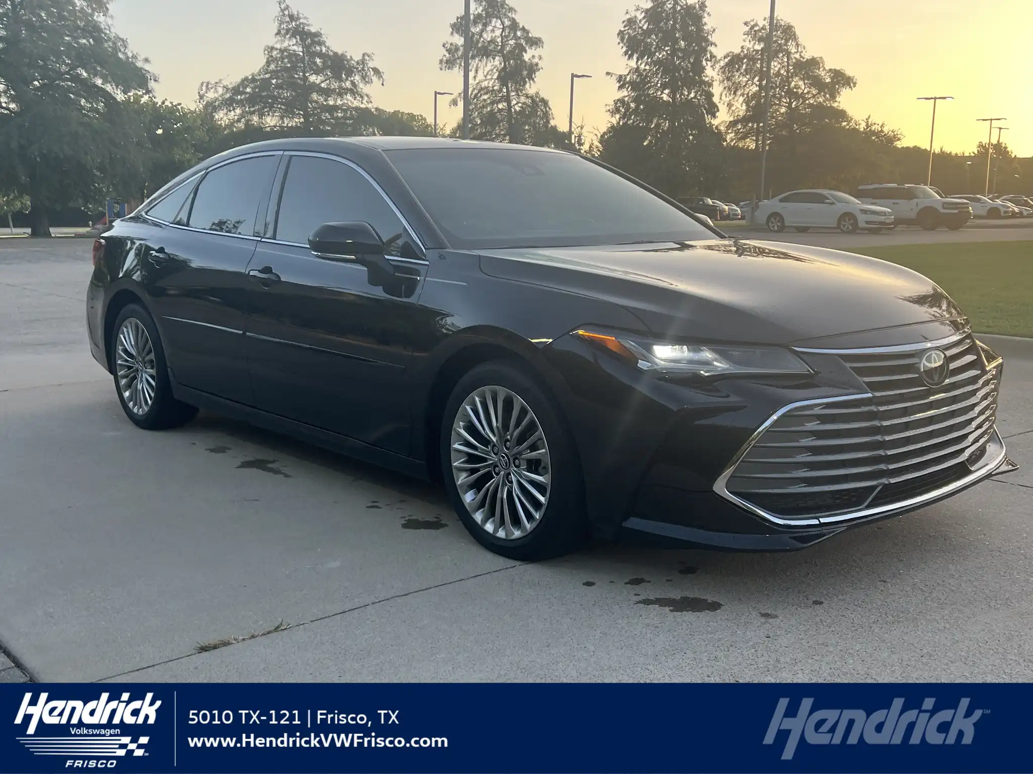 2019 Toyota Avalon Limited's photo