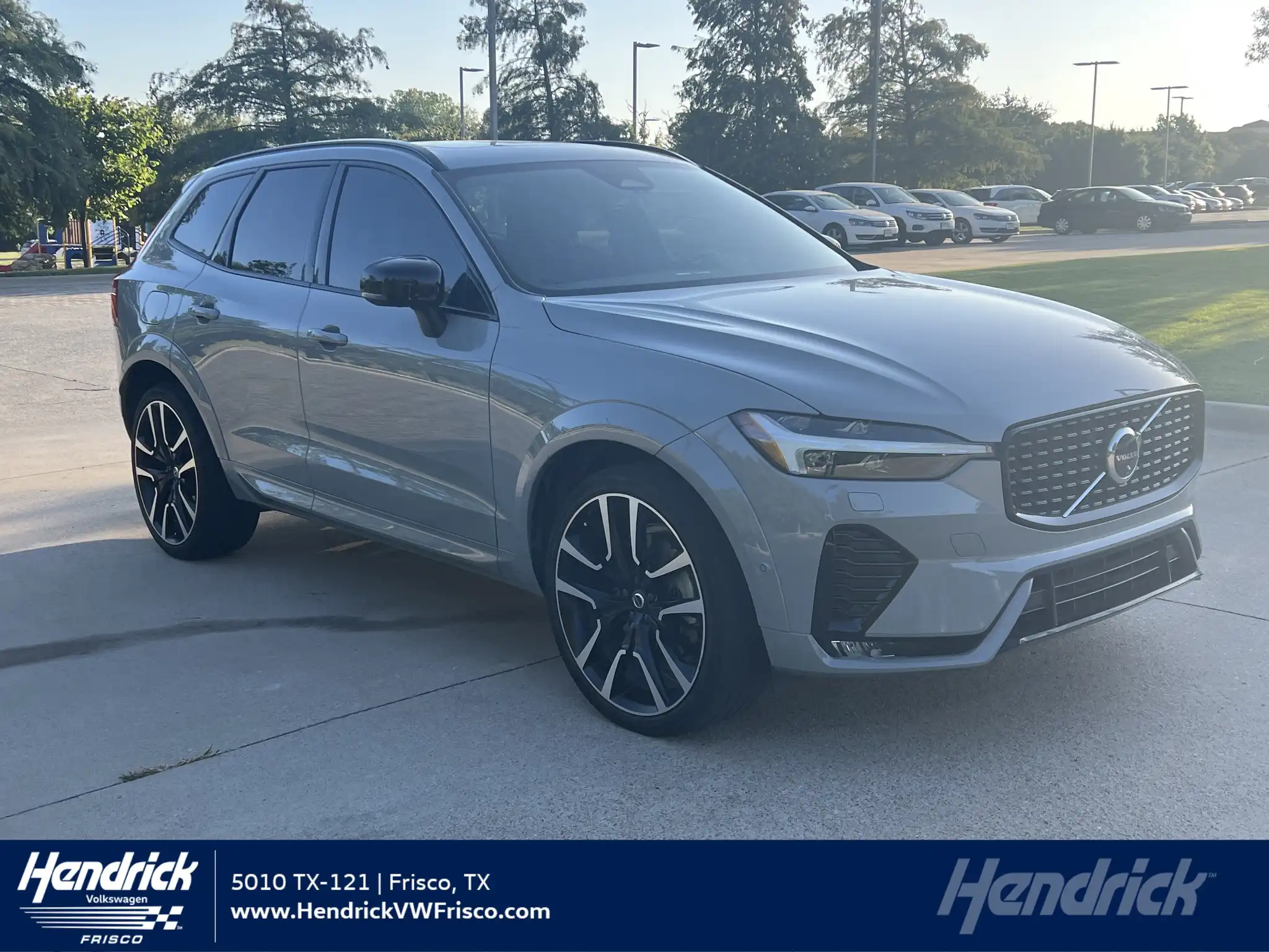 2024 Volvo XC60 B5 Ultimate Dark Theme AWD's photo