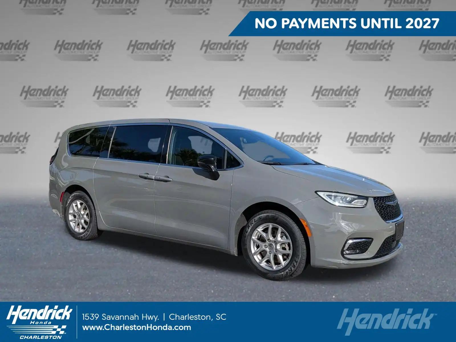 2025 Chrysler Pacifica Select's photo