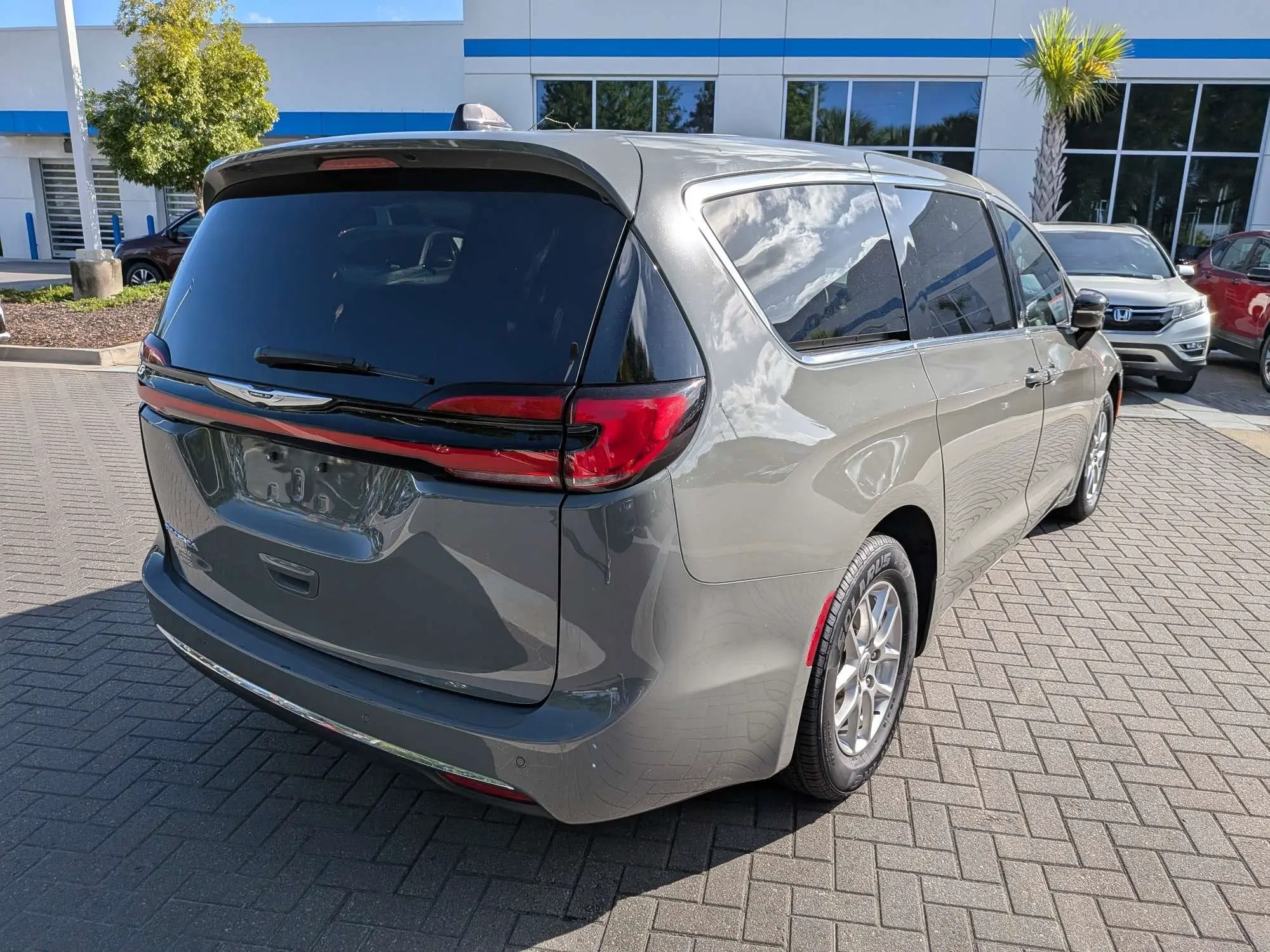 2025 Chrysler Pacifica Select photo 5