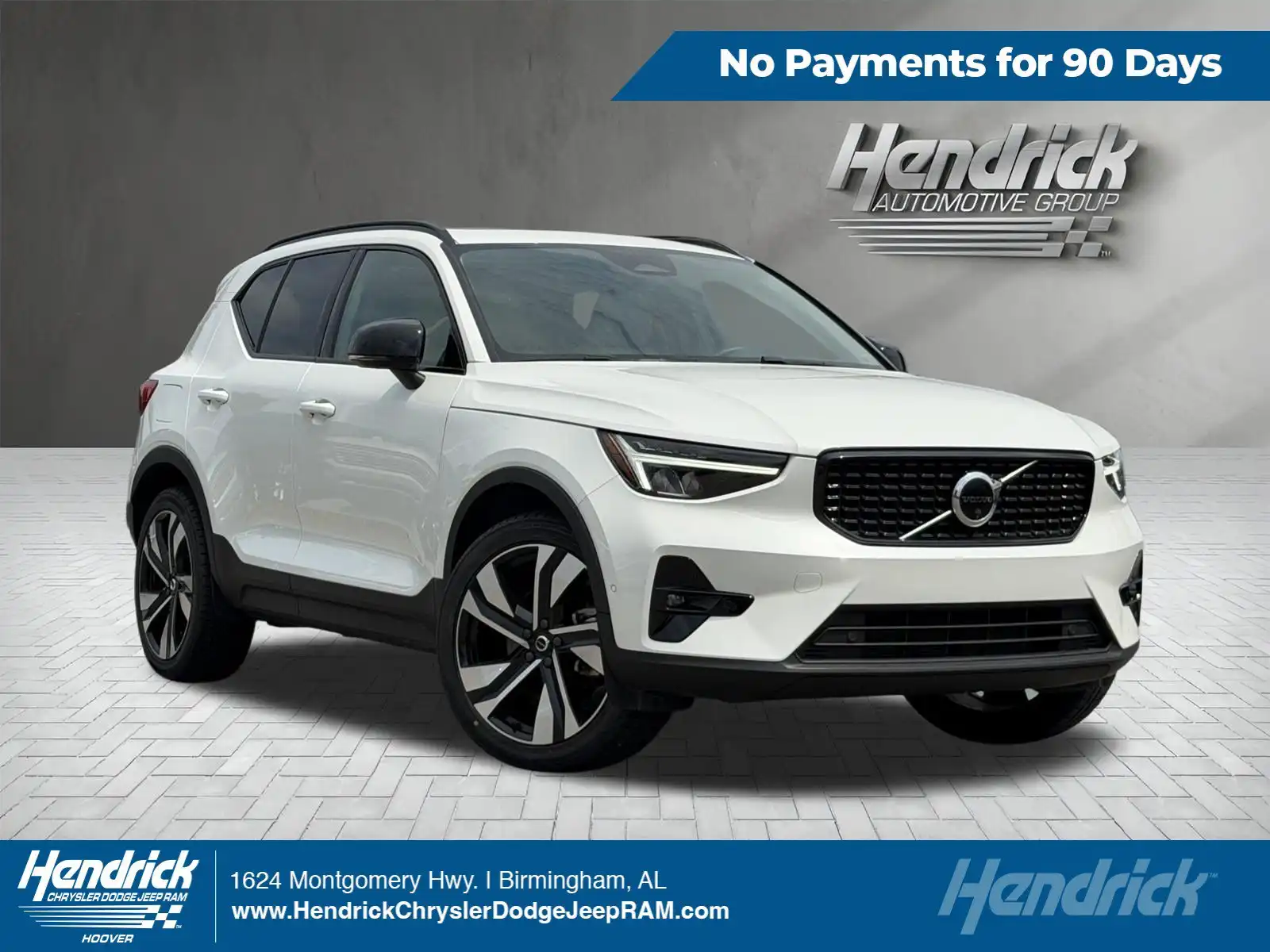 2023 Volvo XC40 B4 Plus Dark's photo