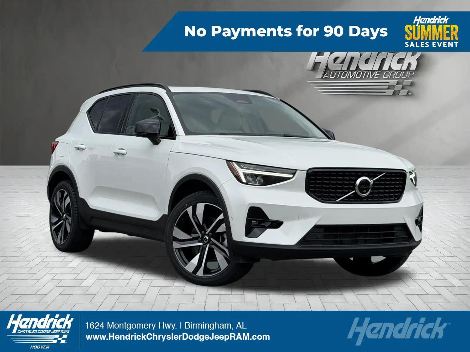 2023 Volvo XC40 B4 Plus Dark's photo