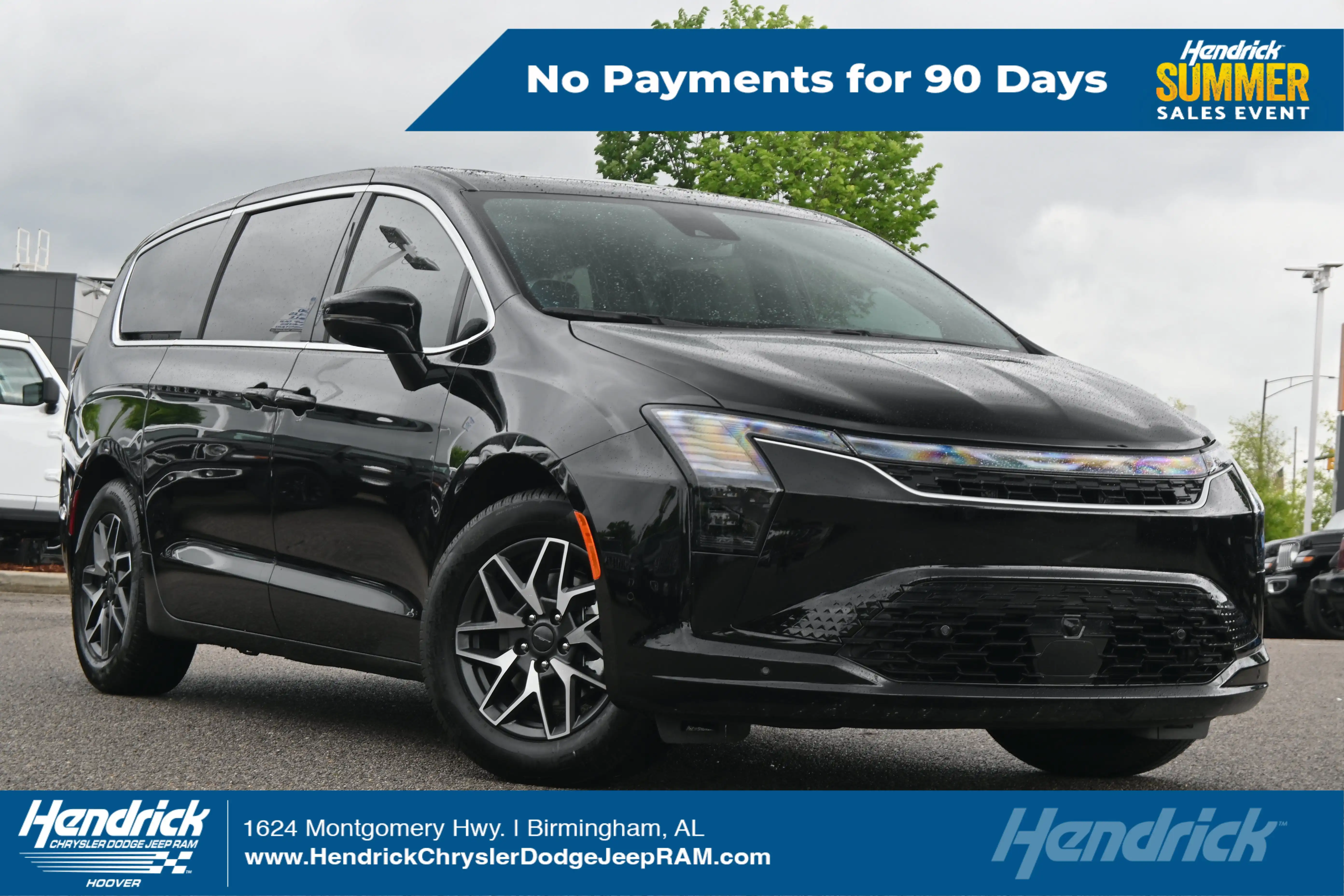 2027 Chrysler Pacifica Limited's photo