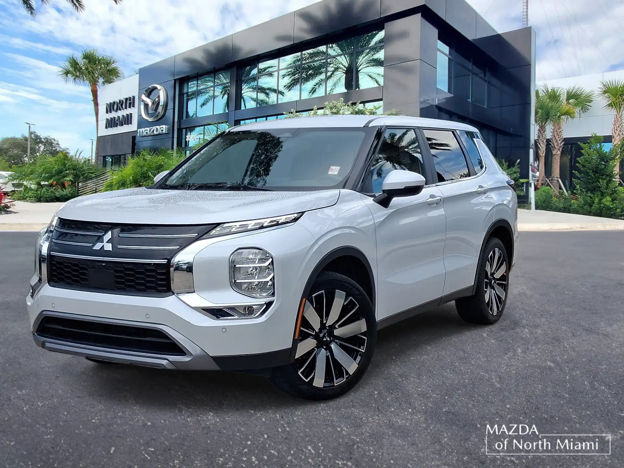 2025 Mitsubishi Outlander SE FWD's photo