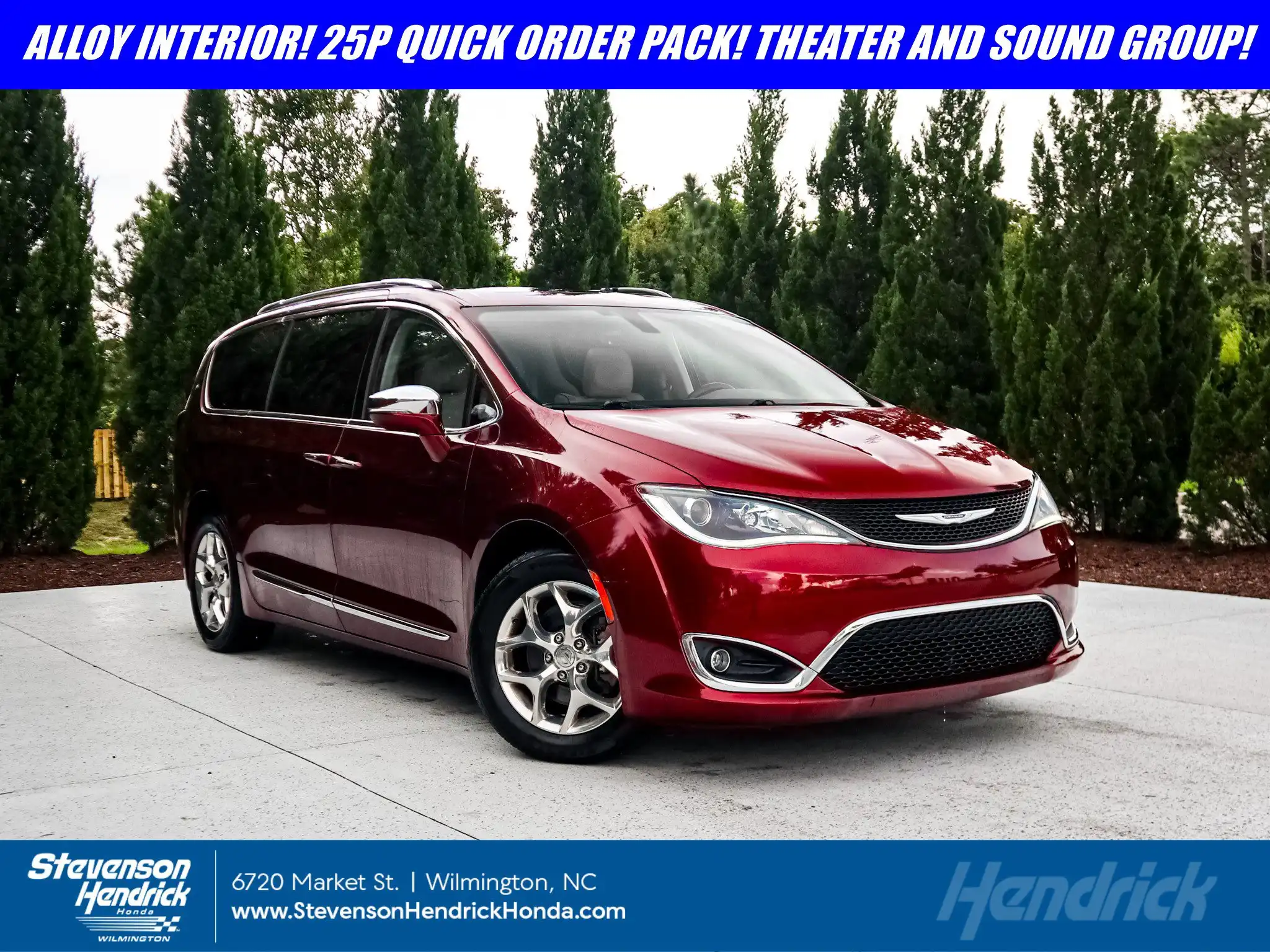 2017 Chrysler Pacifica Limited's photo