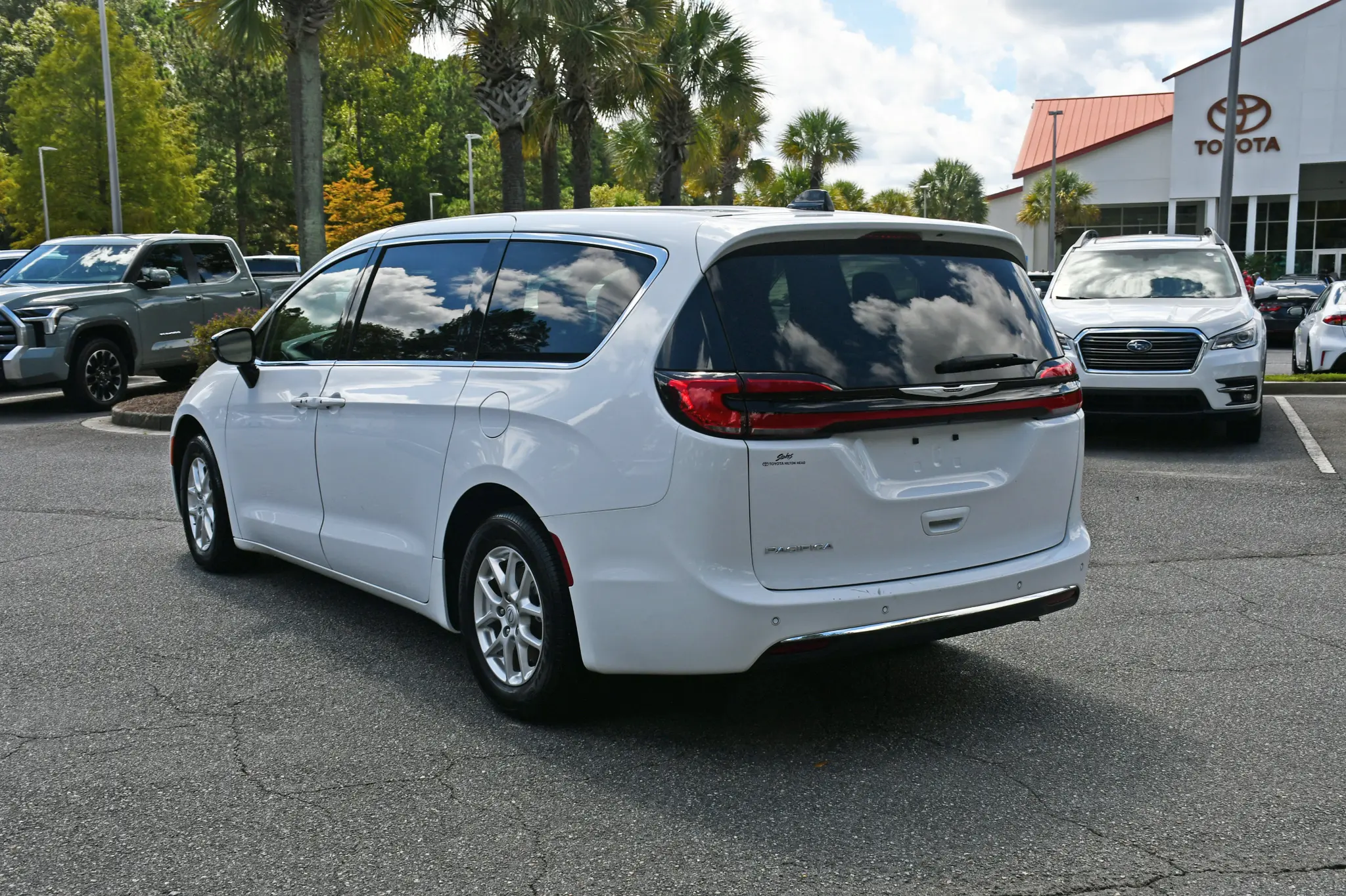 2025 Chrysler Pacifica Select photo 3
