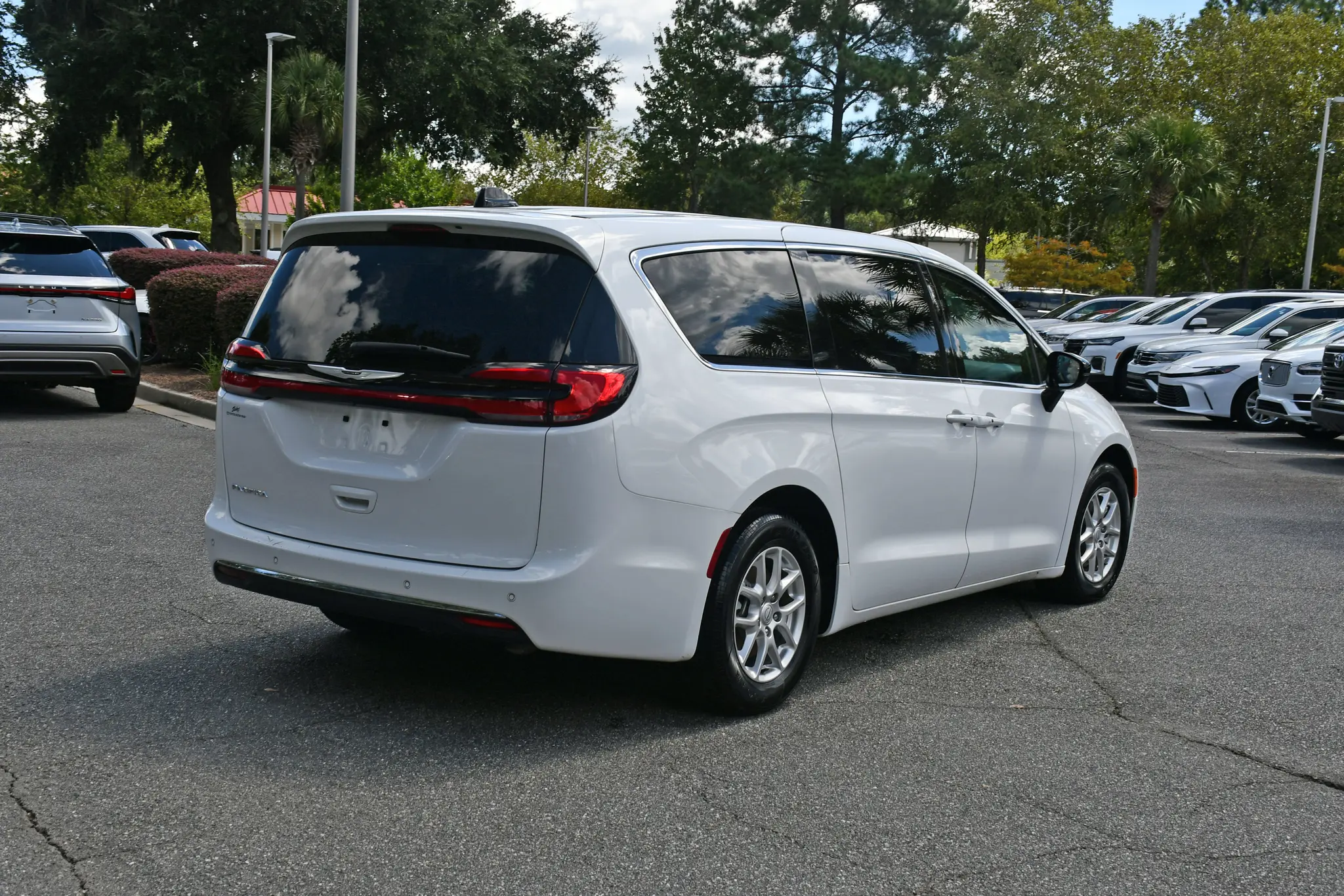 2025 Chrysler Pacifica Select photo 4
