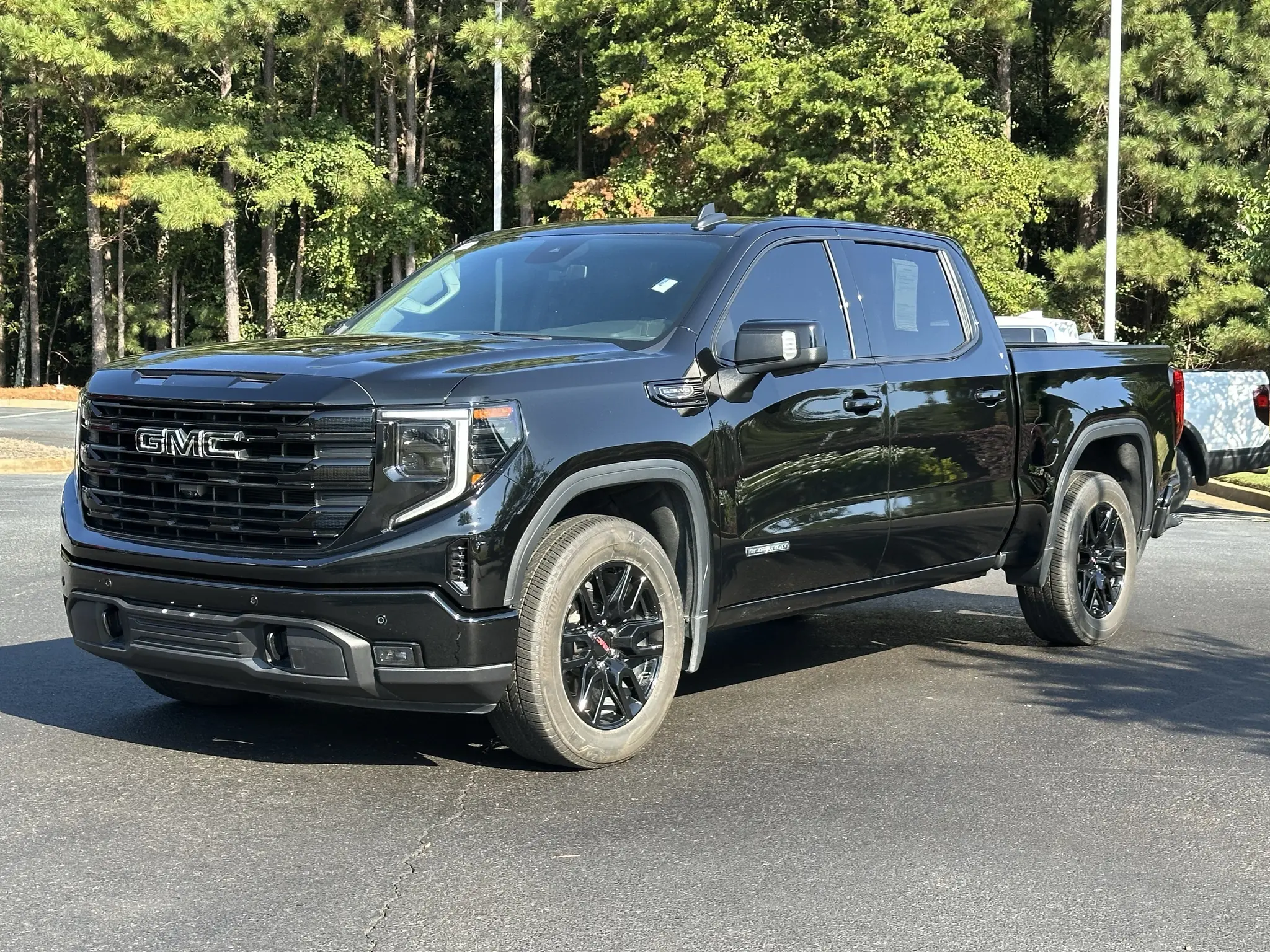 2024 GMC Sierra Elevation 2WD Crew Cab Short Box photo 5