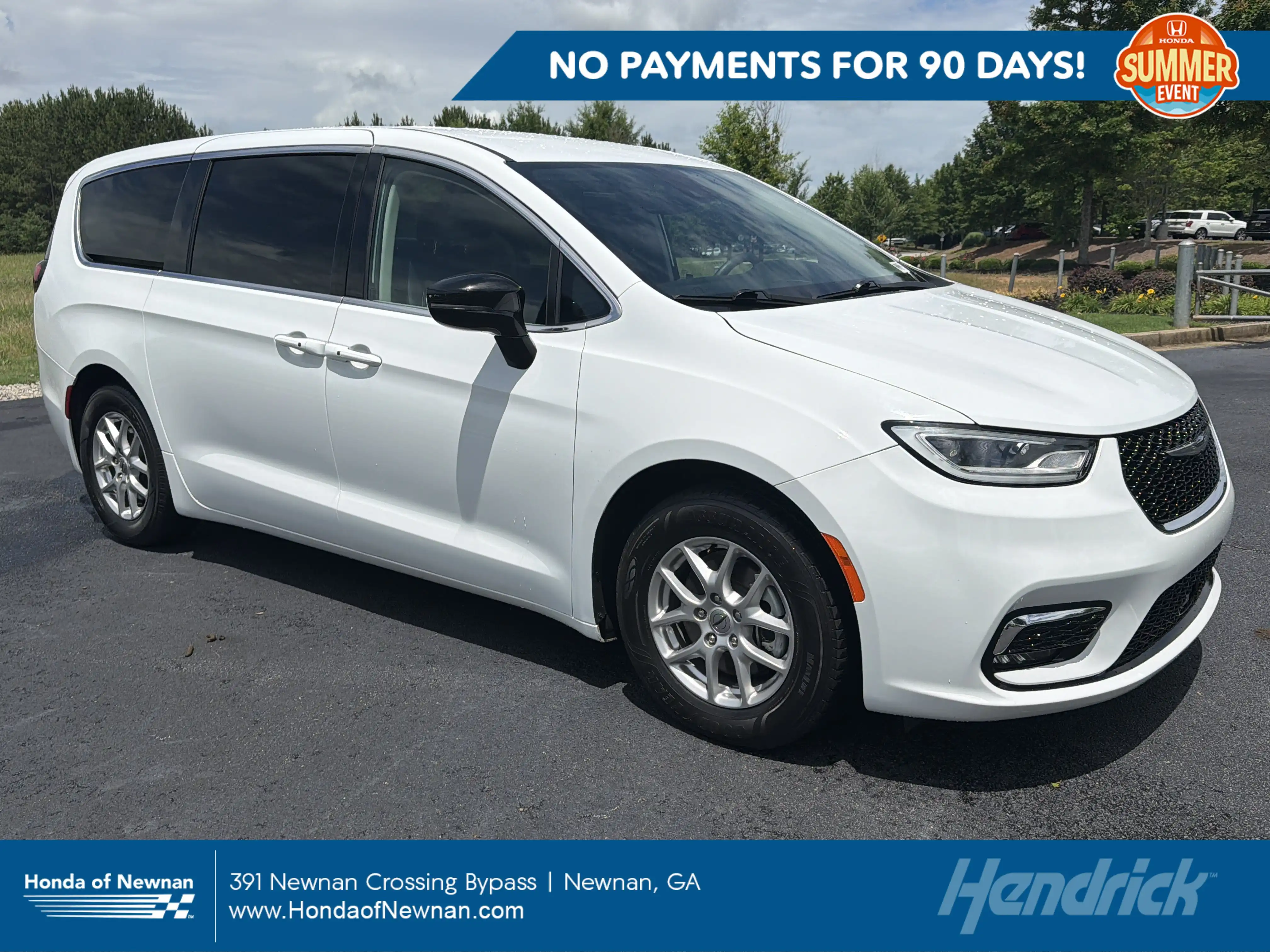 2024 Chrysler Pacifica Touring L's photo