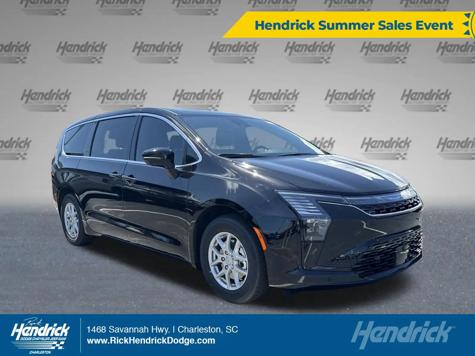 2027 Chrysler Pacifica Select's photo