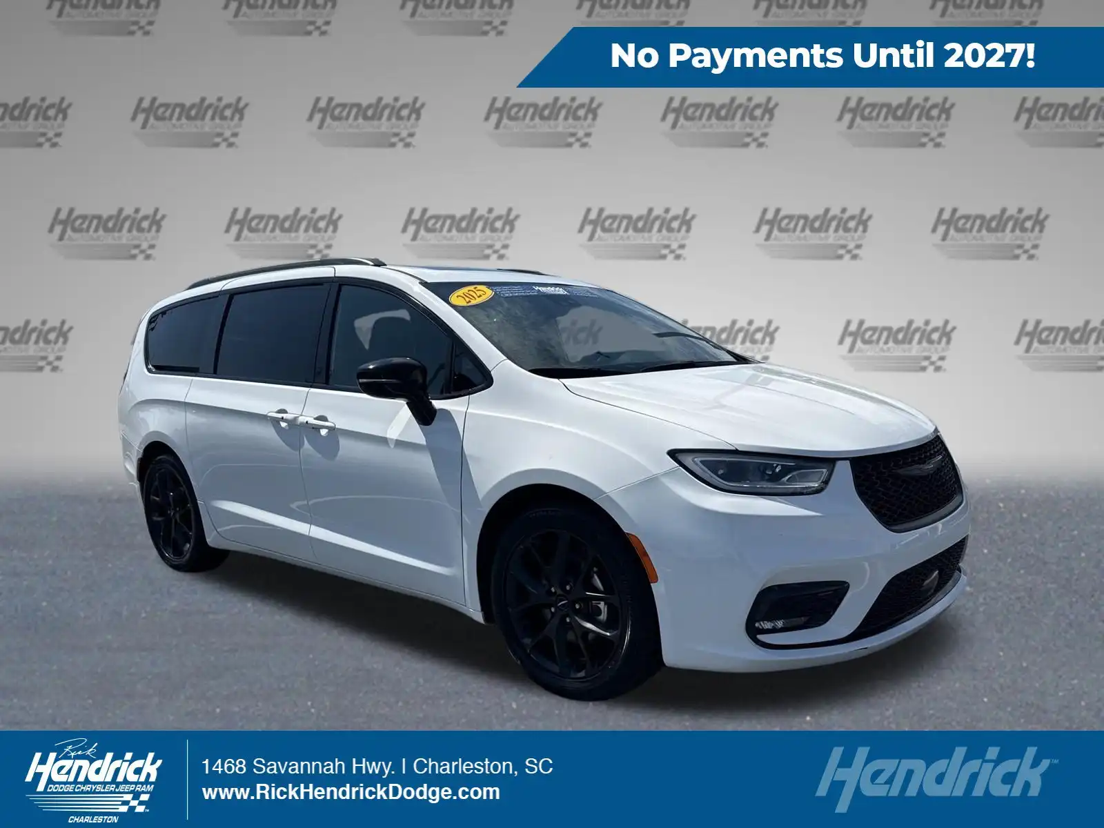 2025 Chrysler Pacifica Limited's photo