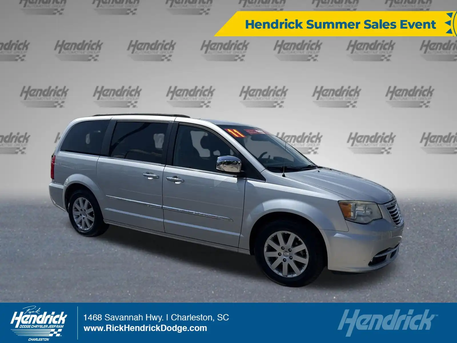 2011 Chrysler Town & Country Touring-L's photo