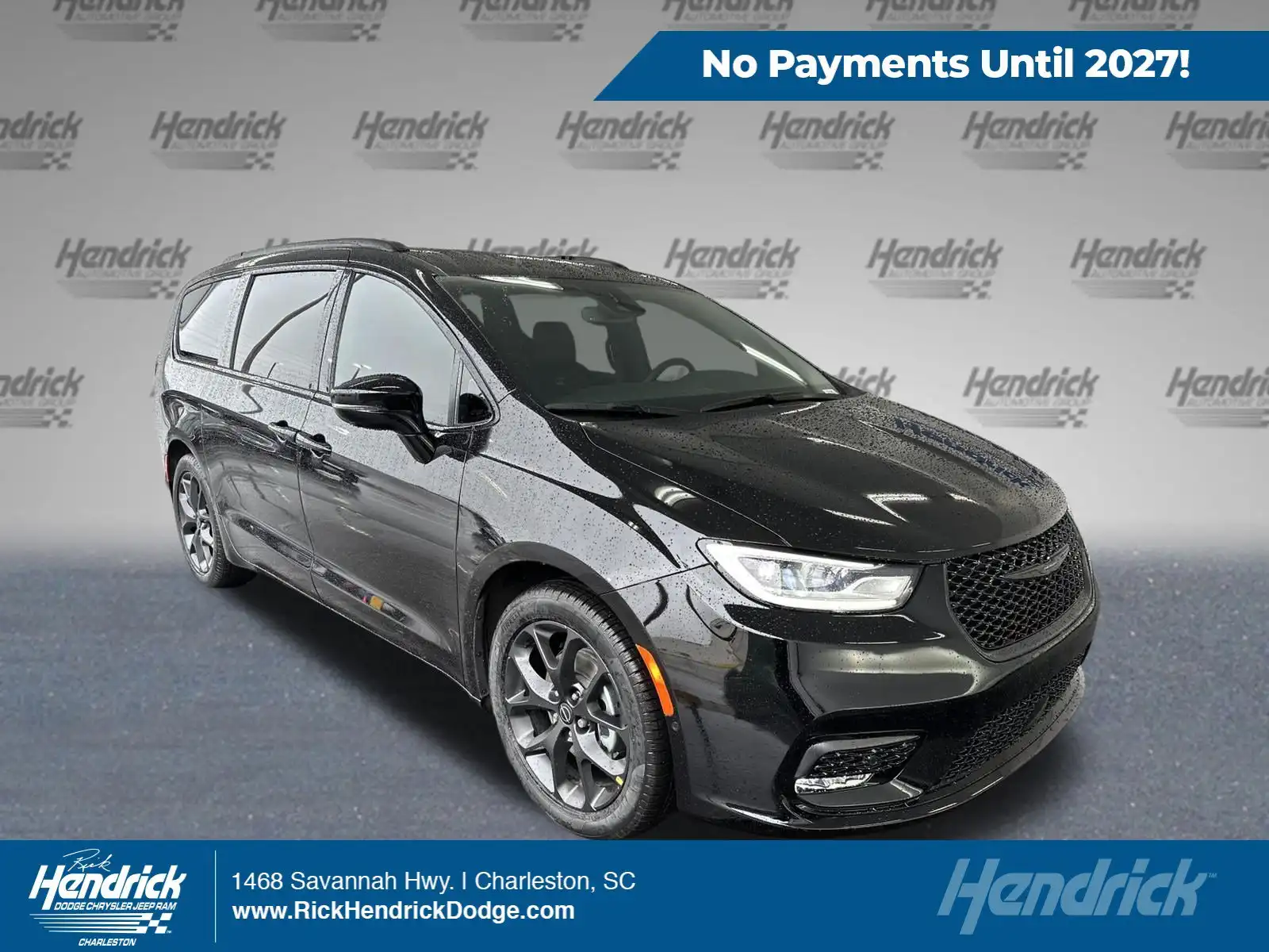 2026 Chrysler Pacifica Select's photo