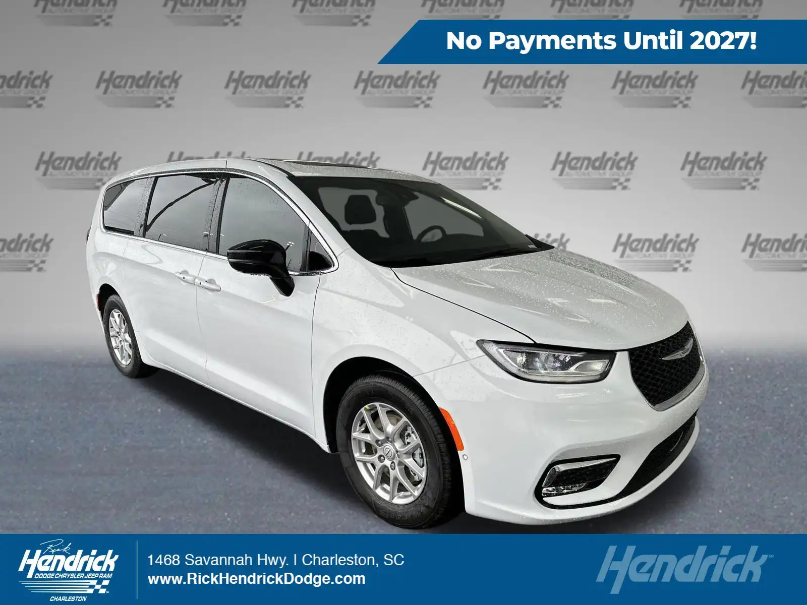 2026 Chrysler Pacifica Select's photo