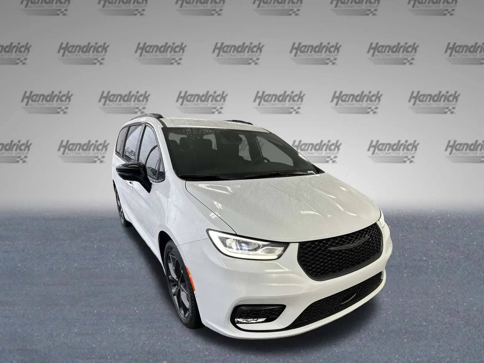 2026 Chrysler Pacifica Select photo 3
