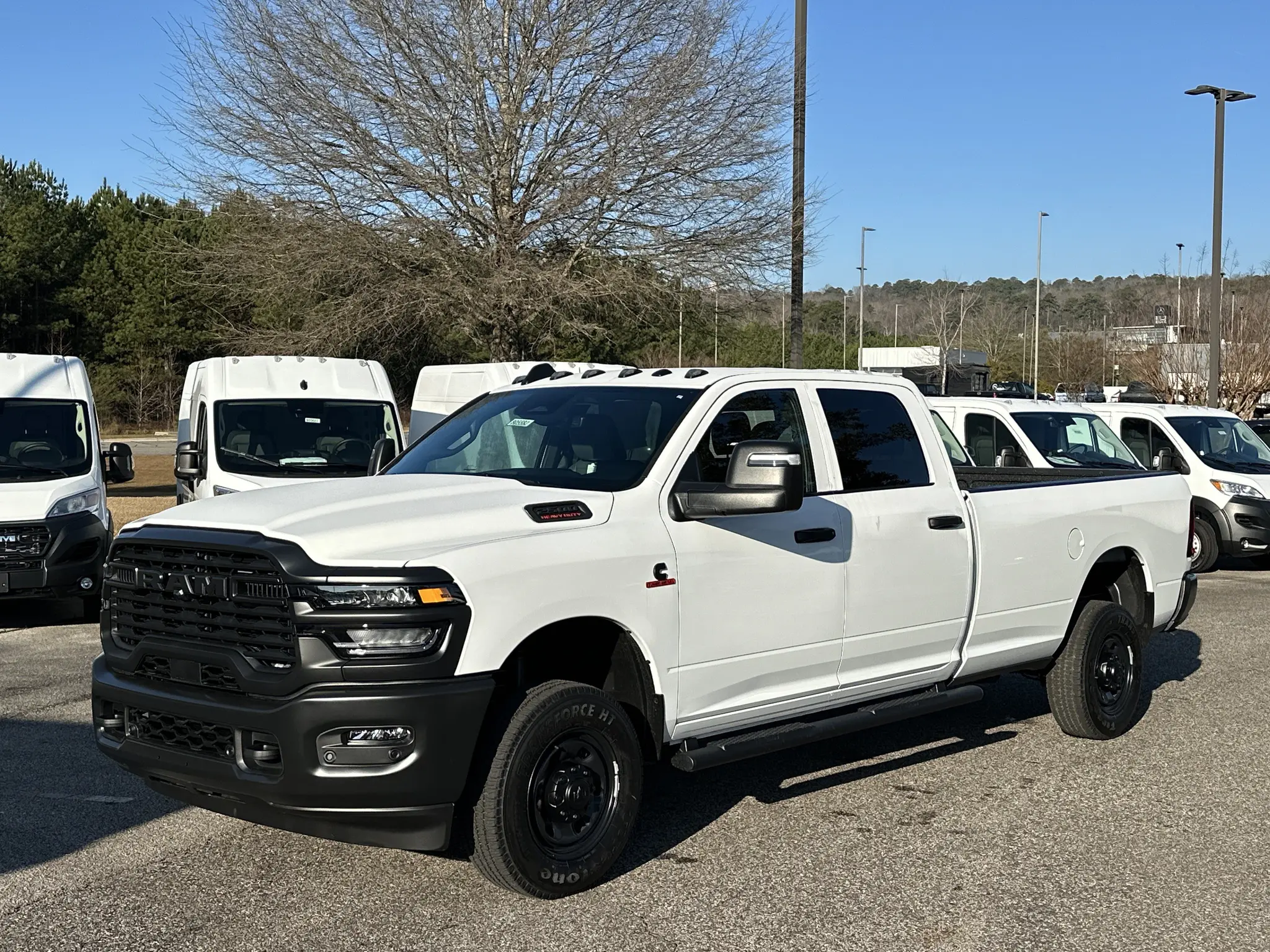 2026 RAM 2500 Tradesman 4WD Crew Cab LWB photo 3