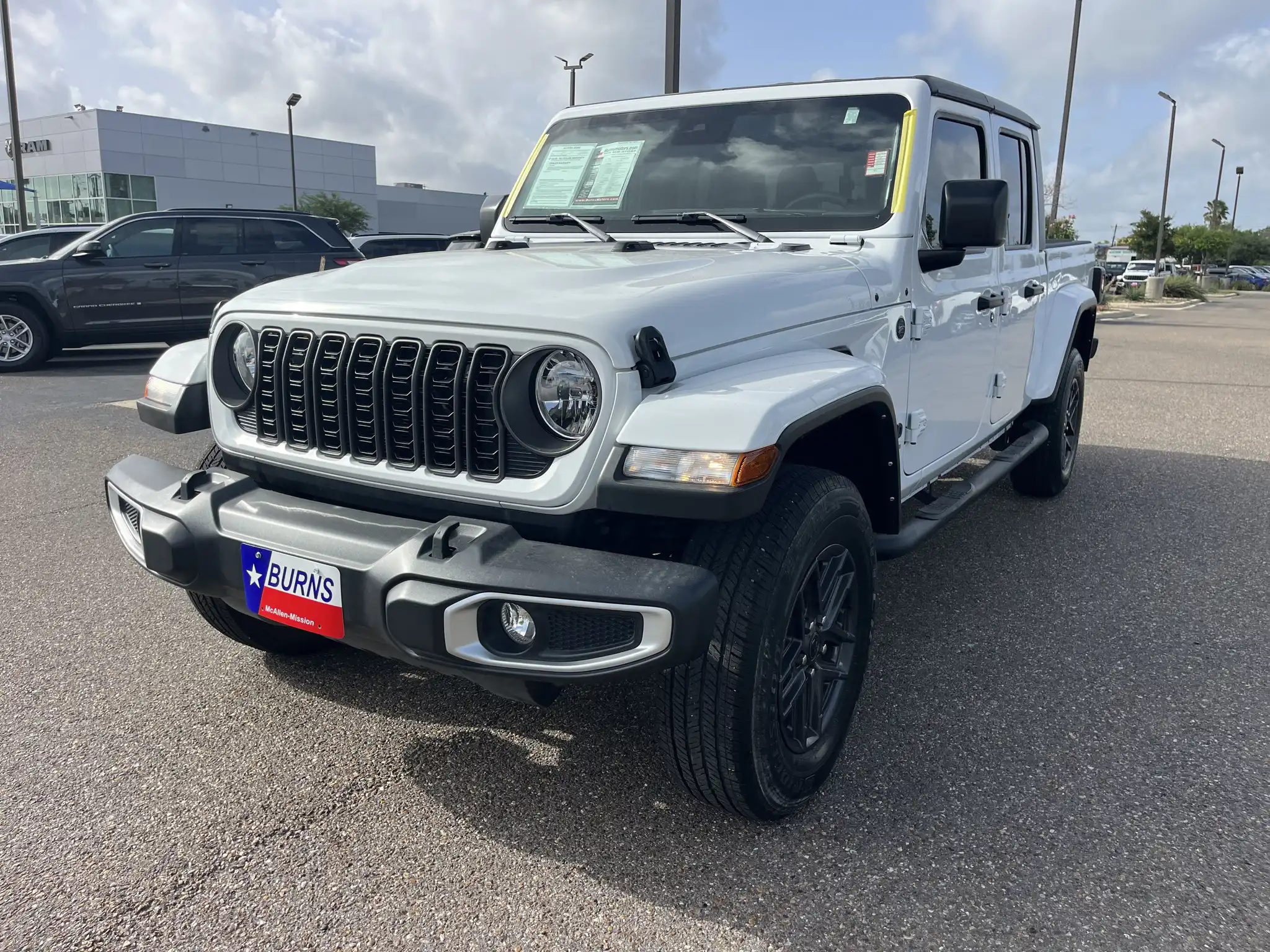 2024 Jeep Gladiator Sport S's photo