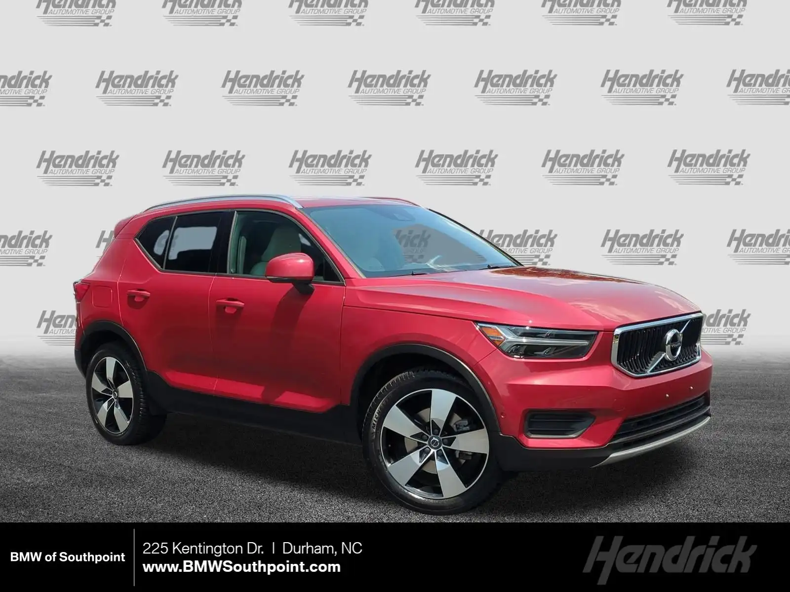 2019 Volvo XC40 T4 Momentum's photo