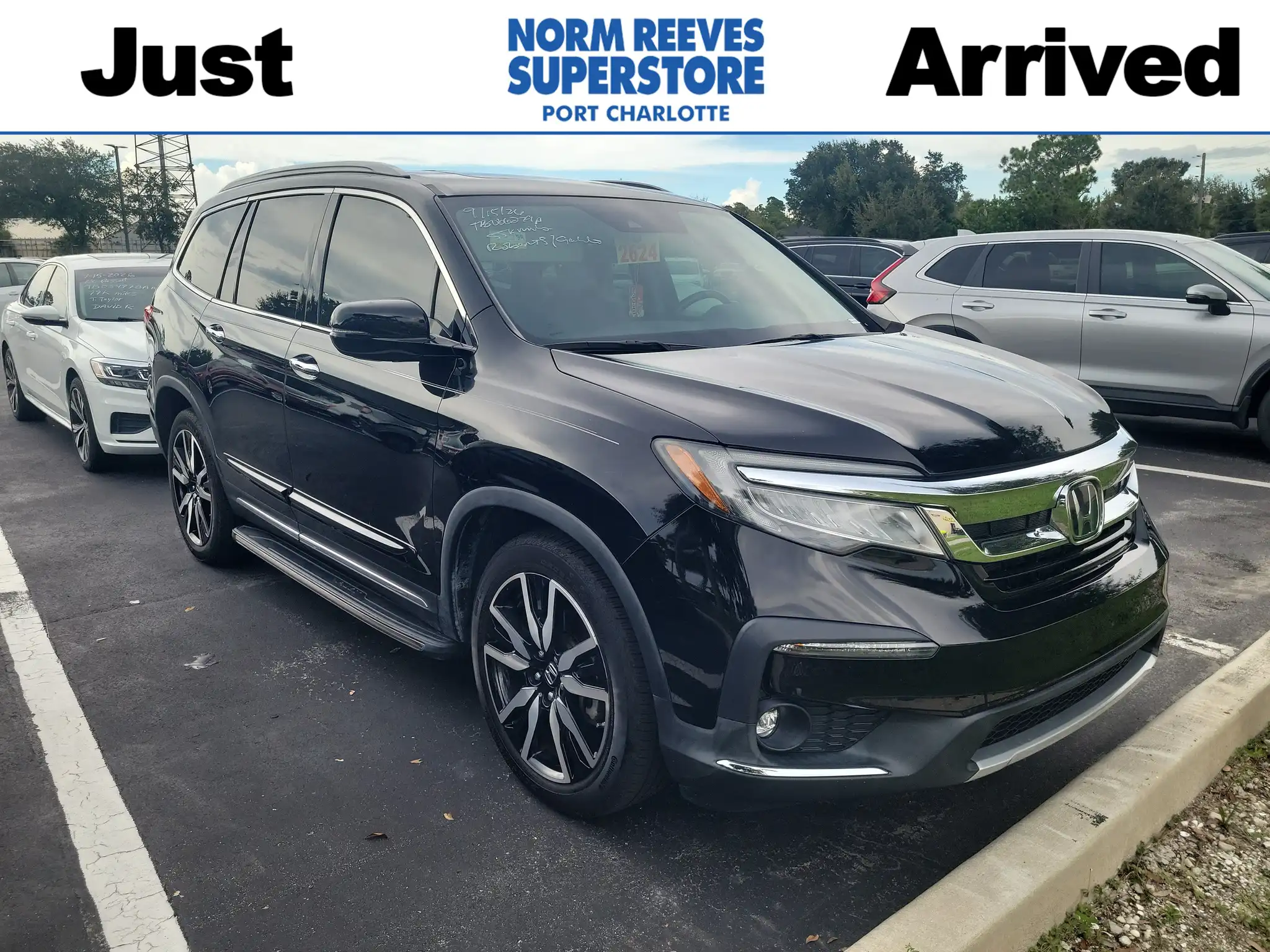 2022 Honda Pilot Touring 2WD 7's photo