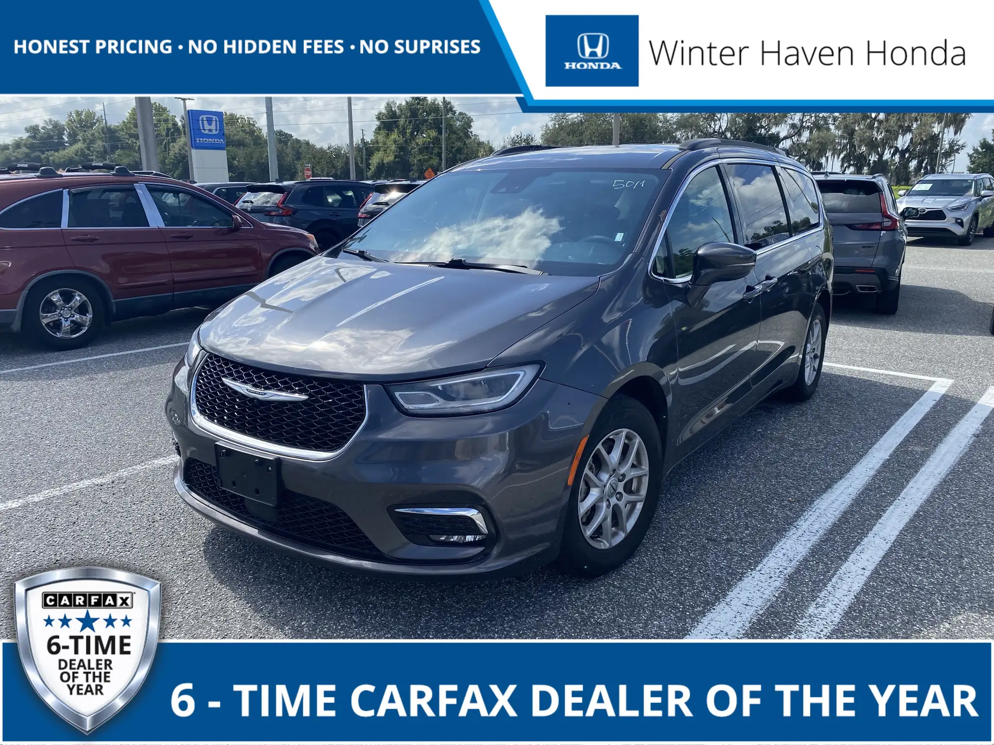 2022 Chrysler Pacifica Touring L's photo