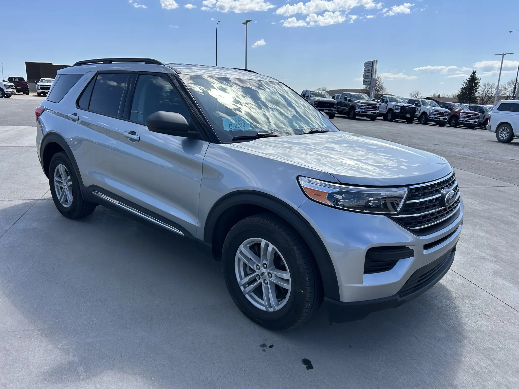 2024 Ford Explorer XLT 4WD photo 3