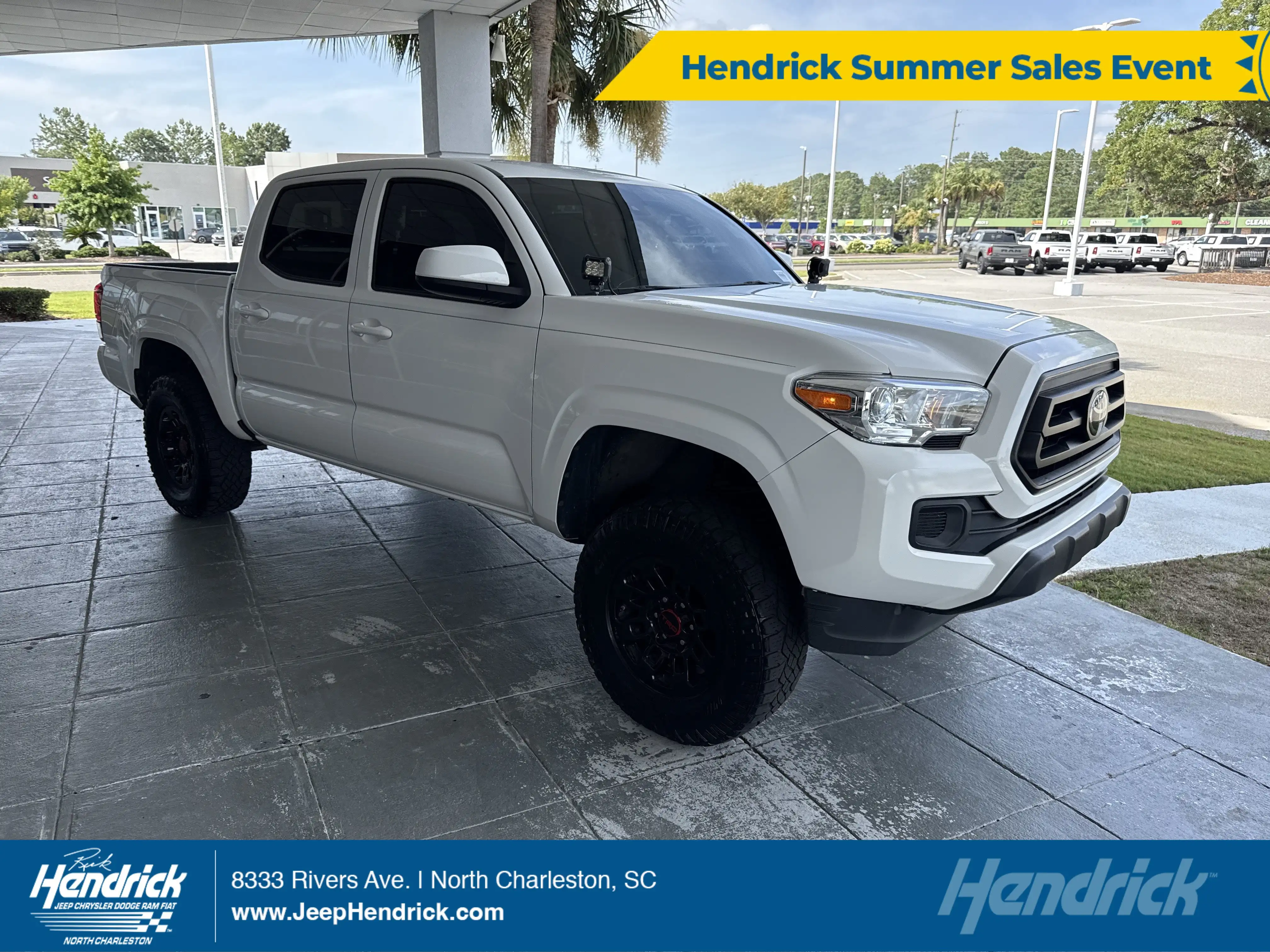 2023 Toyota Tacoma SR Double Cab 4WD V6 Auto Short Bed's photo