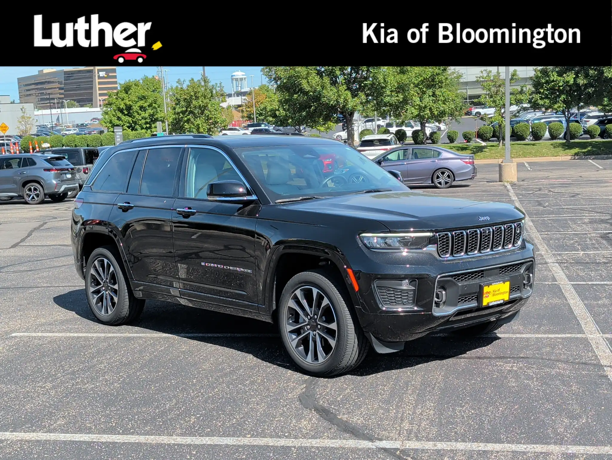 2022 Jeep Grand Cherokee Overland 4WD's photo