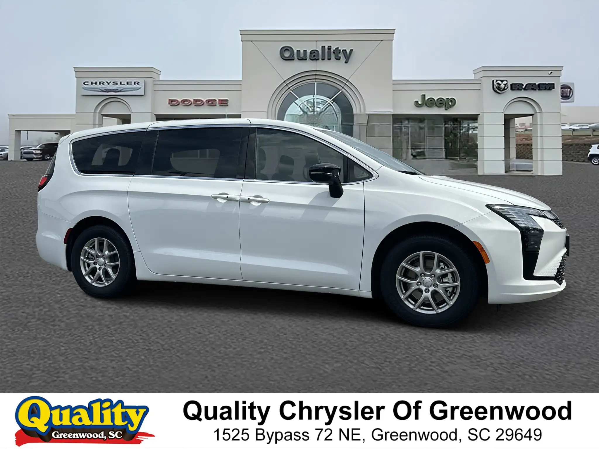 2027 Chrysler Pacifica Select's photo
