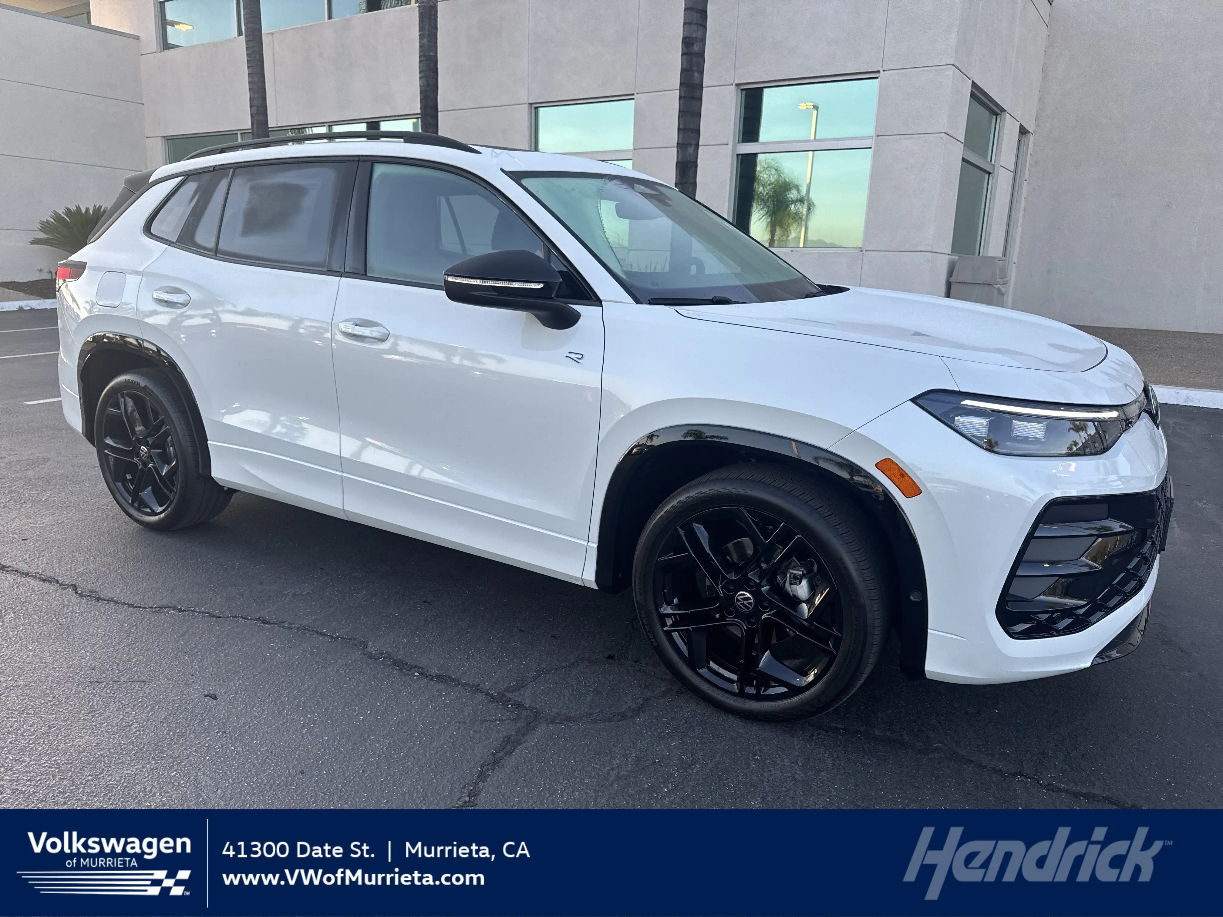 2026 Volkswagen Tiguan 2.0T SE R-Line Black's photo