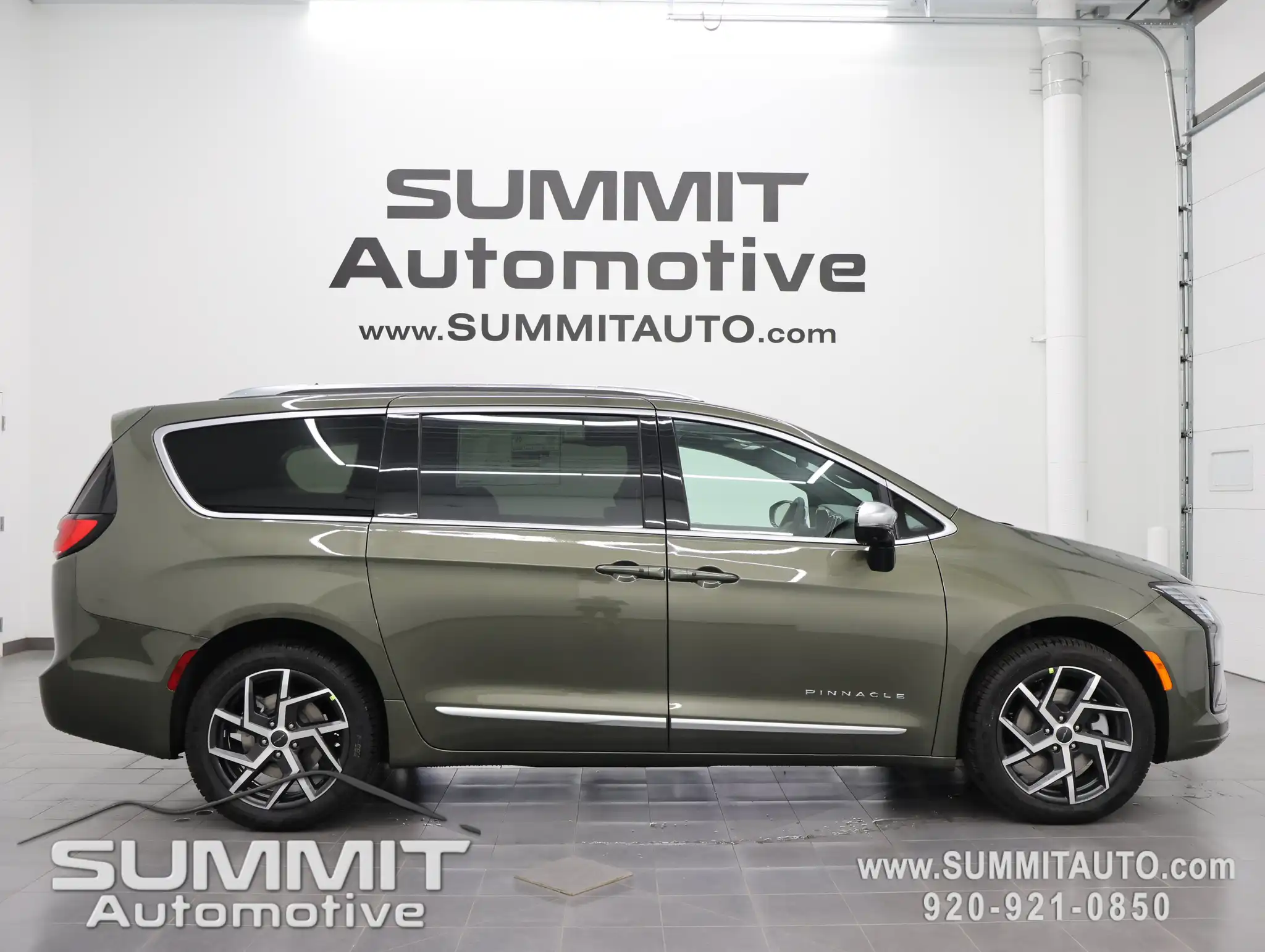 2027 Chrysler Pacifica Pinnacle AWD's photo