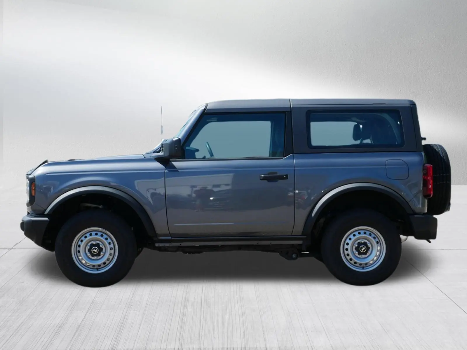 2025 Ford Bronco Base 4x4 photo 4