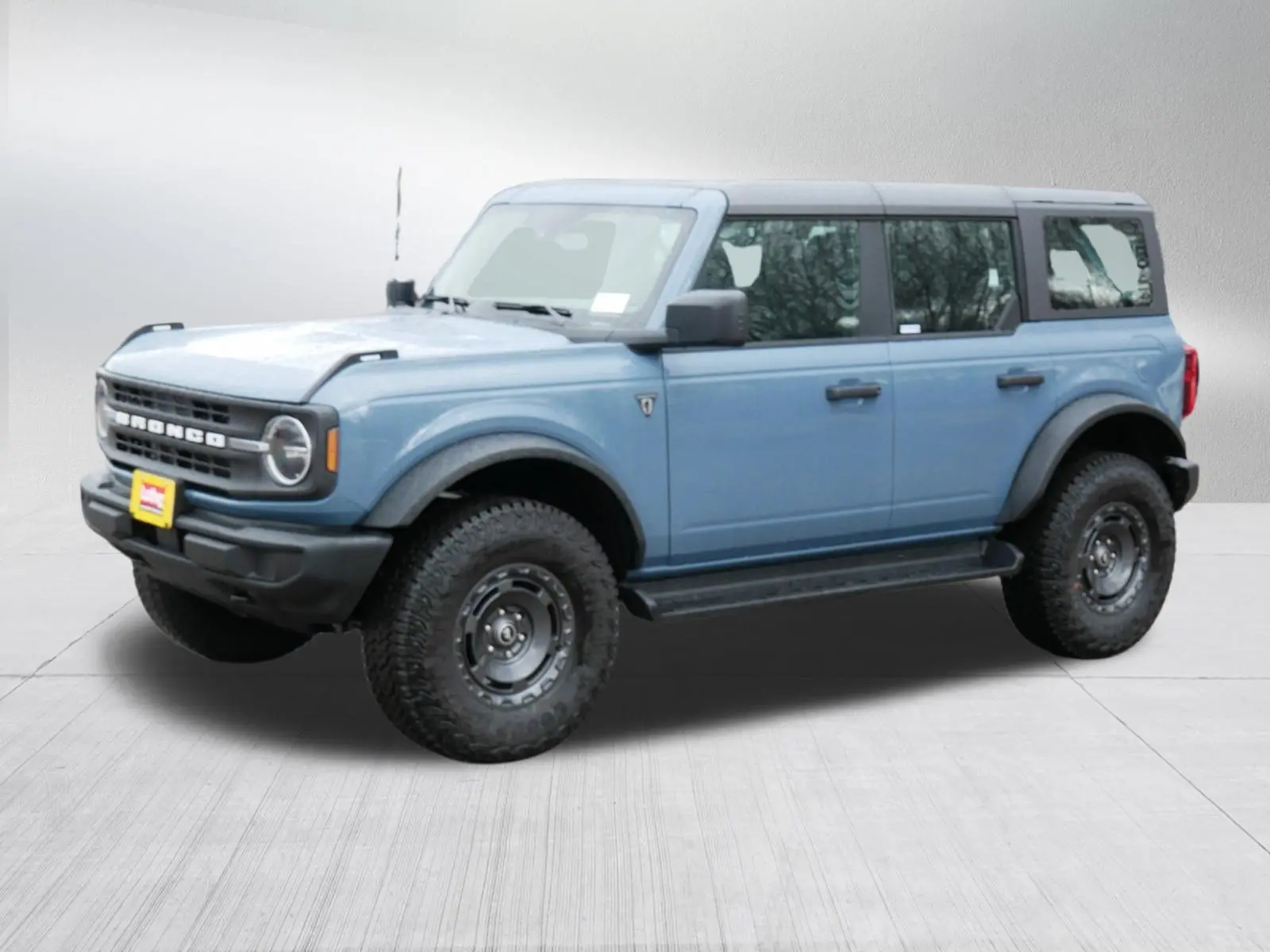 2025 Ford Bronco Base 4x4 photo 3