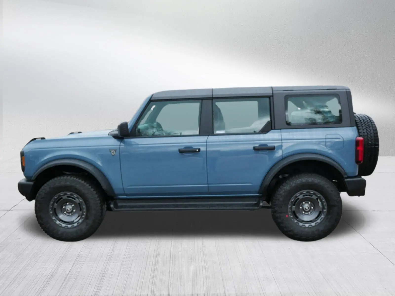 2025 Ford Bronco Base 4x4 photo 4