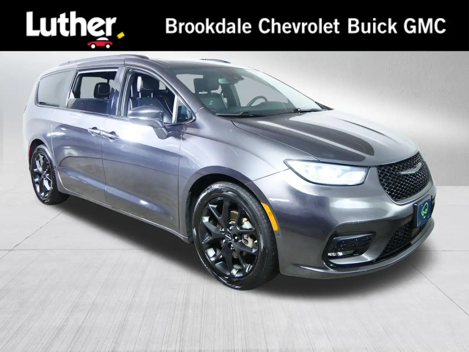 2022 Chrysler Pacifica Limited's photo
