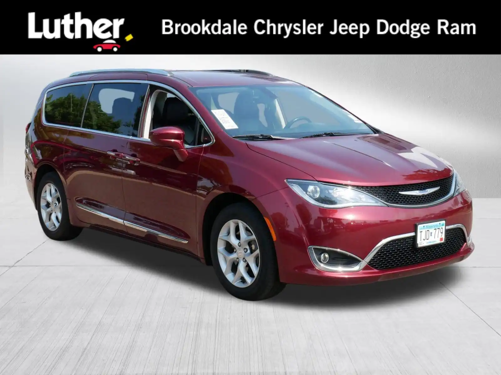 2019 Chrysler Pacifica Touring L's photo
