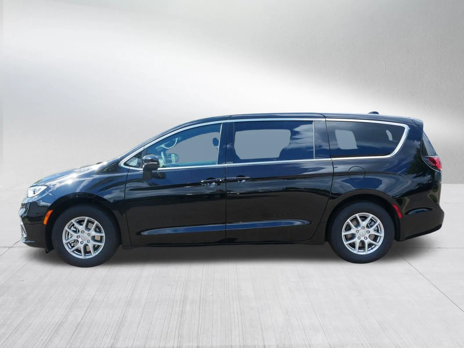 2026 Chrysler Pacifica Select photo 4