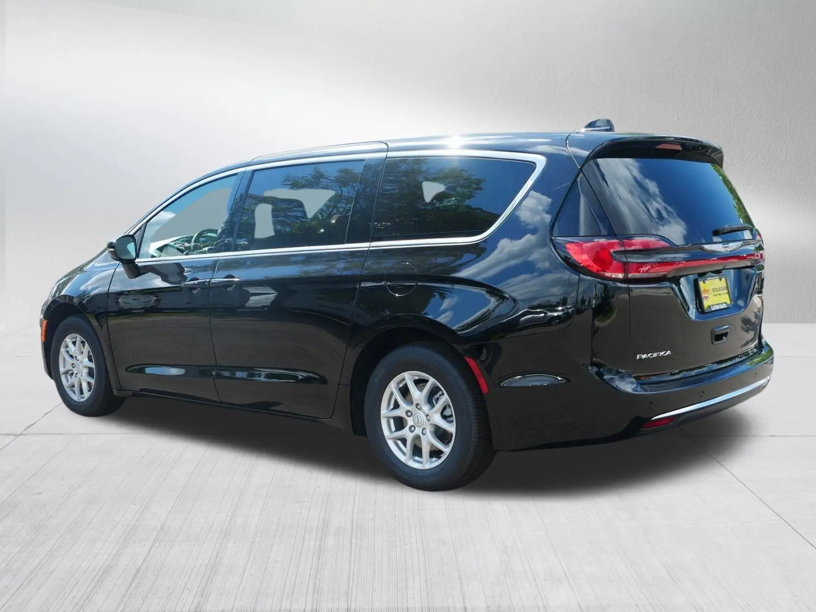 2026 Chrysler Pacifica Select photo 5