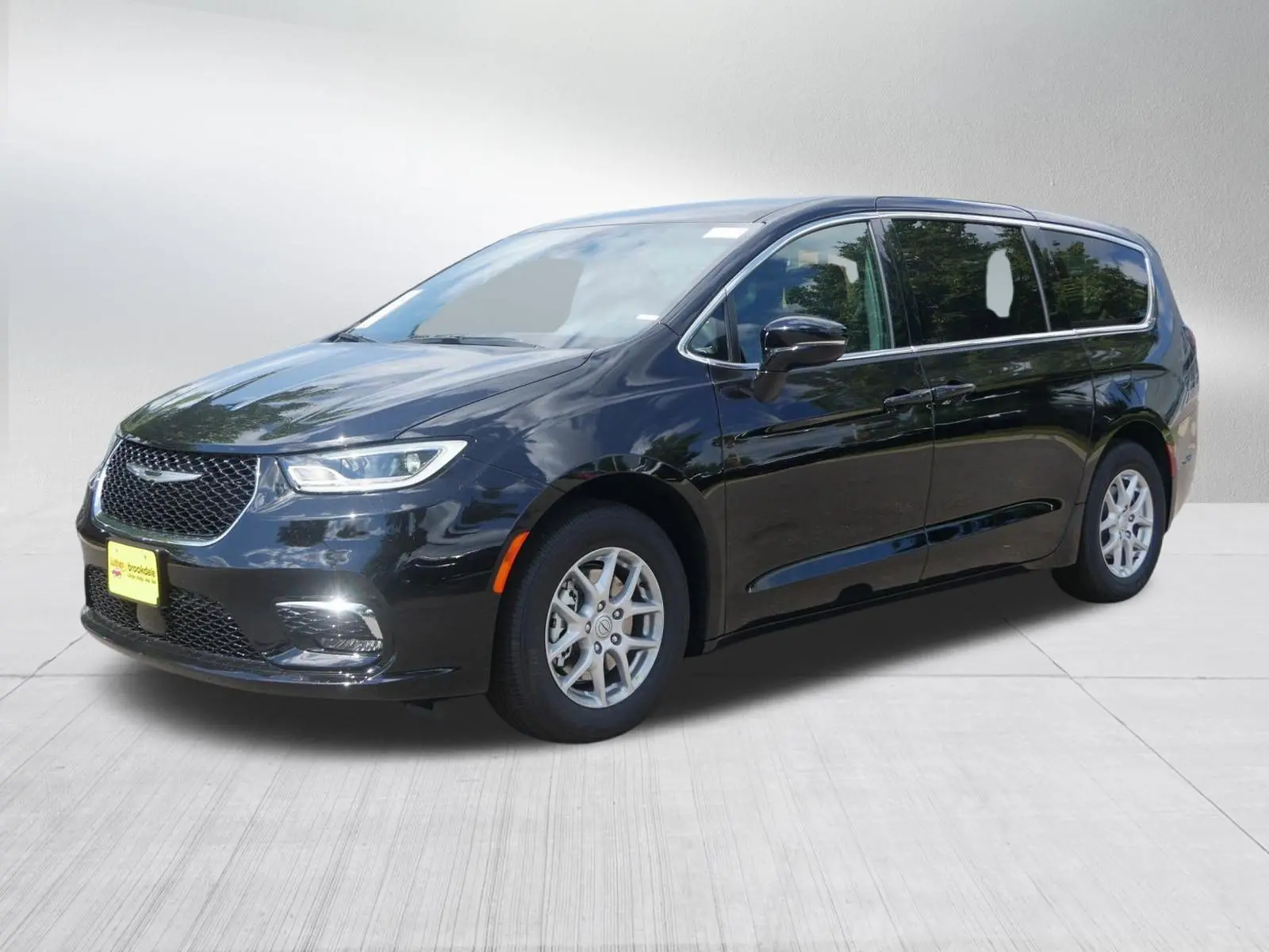 2026 Chrysler Pacifica Select photo 3